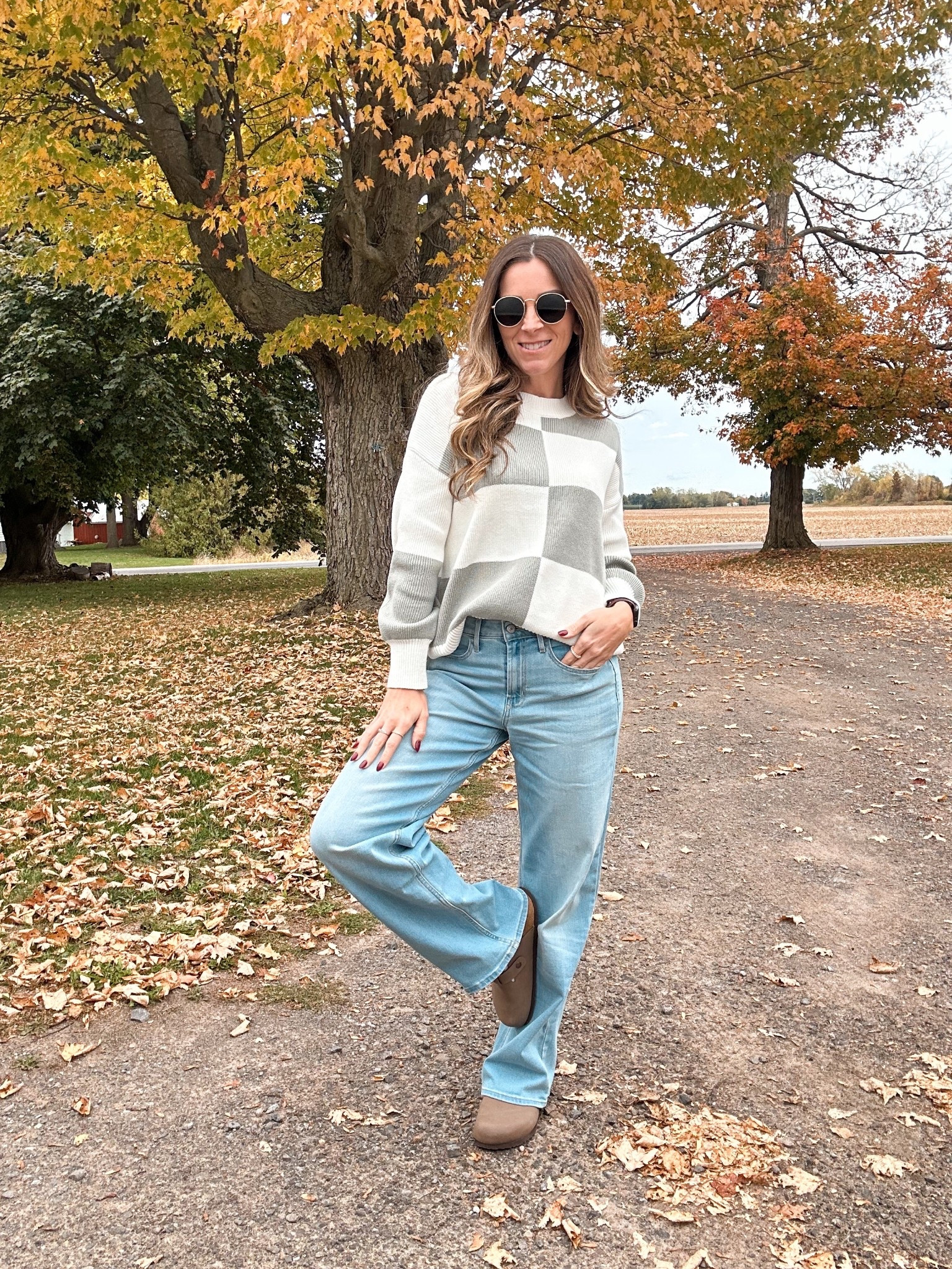 Fall colors, fresh air, and comfy fits — exactly how weekends should feel 🤎”
#LTKStyle #FallOOTD #CasualChic #AutumnVibes #OOTDinspo 