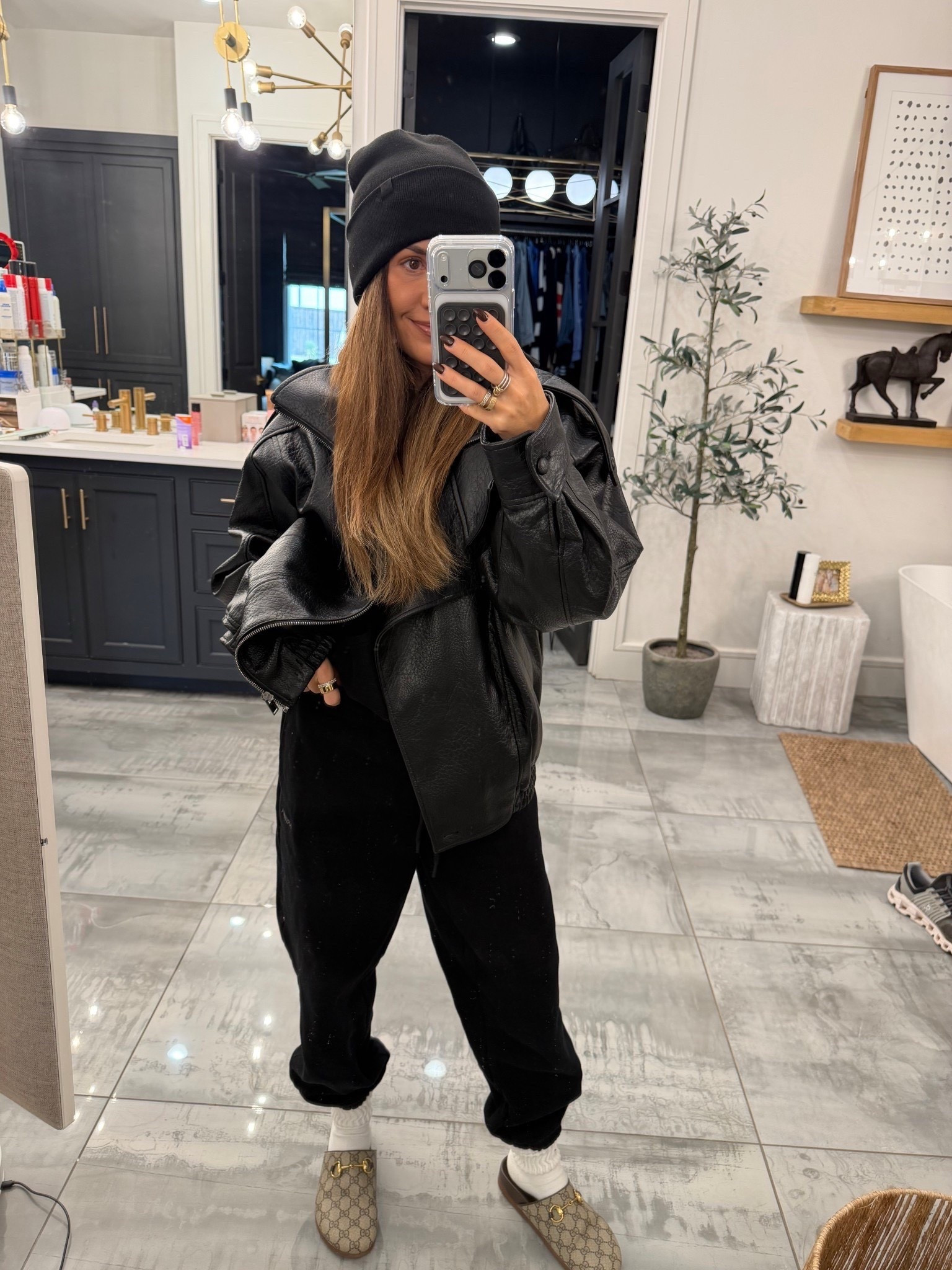 Beanie is under $50, xs in men’s sweatshirt, xs in sweats, favorite Amazon socks and love these Gucci clogs



#LTKootd #LTKgrwm