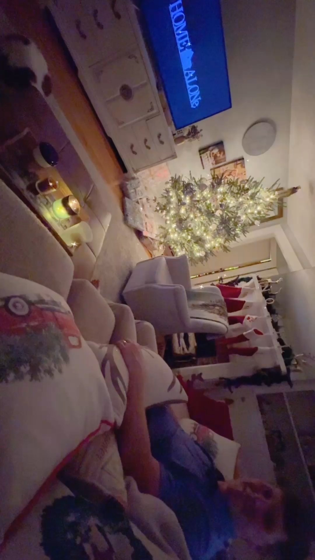 Cozy lil’ afternoon date with my honey 🍯 while the babies are napping!! 💤 And yes, this is the BEST Christmas movie of them all!! 🎄😍 

And then headed out to meet @wesmabry ‘s for dinner 🍕 and maybe to go look at more Christmas lights!! 🌟✨ Been such a sweet restful Saturday since all my shopping and “Christmas to-dos” are done ✔️ now (the best feeling 🤩)!! ❤️