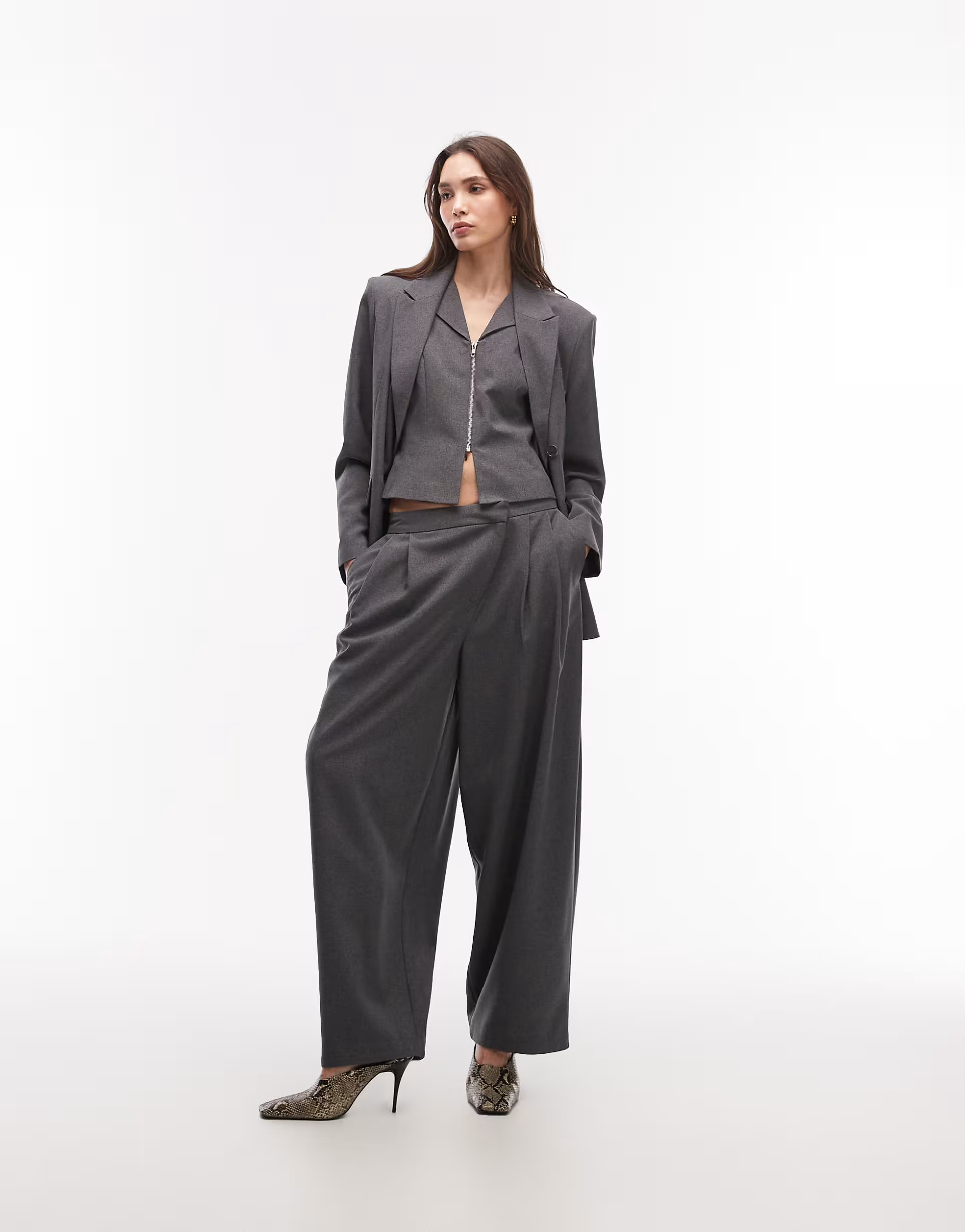 COLLUSION \u2013 Ballonhose in Grau mit asymmetrischem Bund | ASOS (Global)