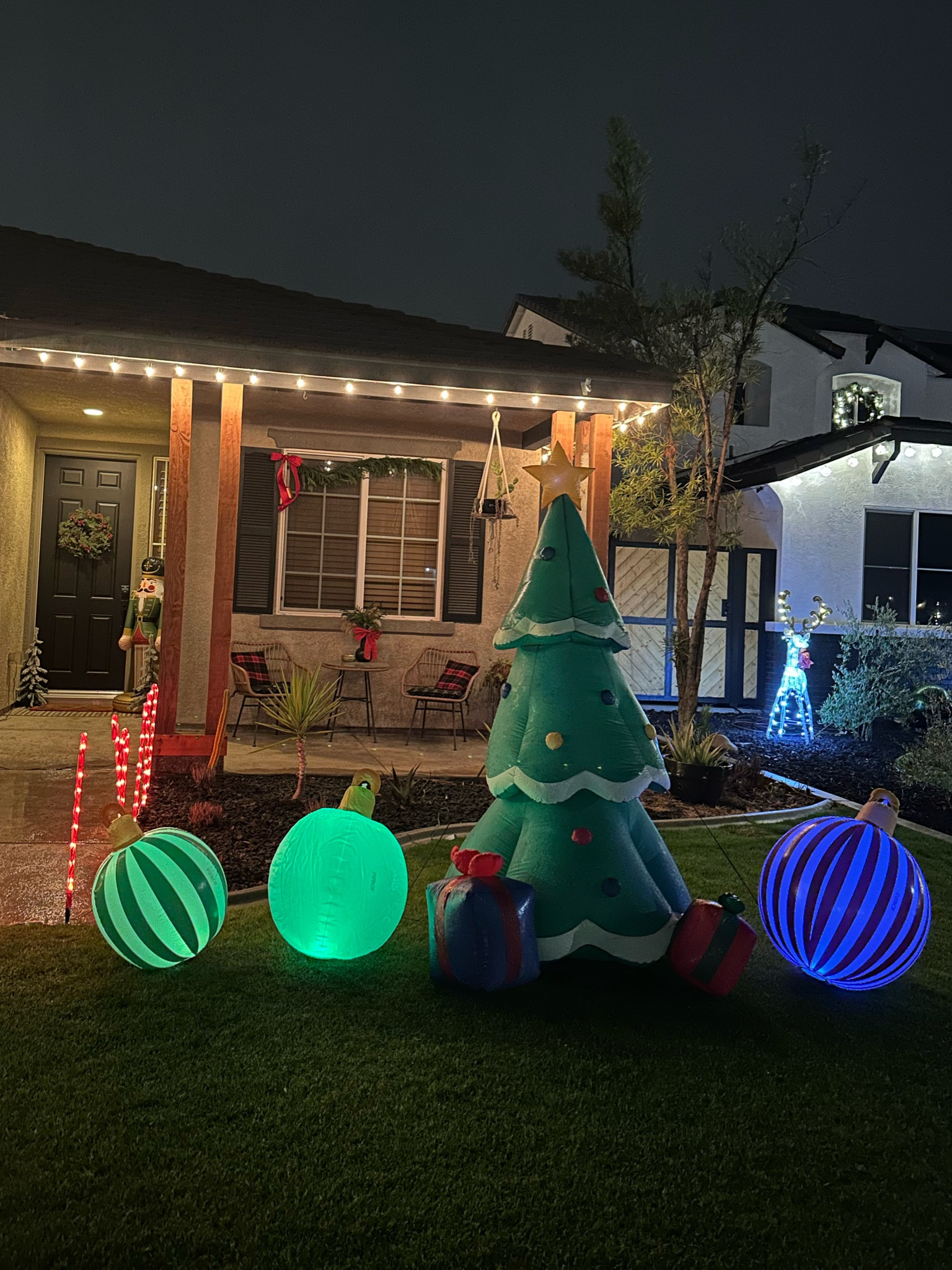 Inflatable light bulbs 🎄

#LTKSeasonal #LTKHoliday #LTKFindsUnder100