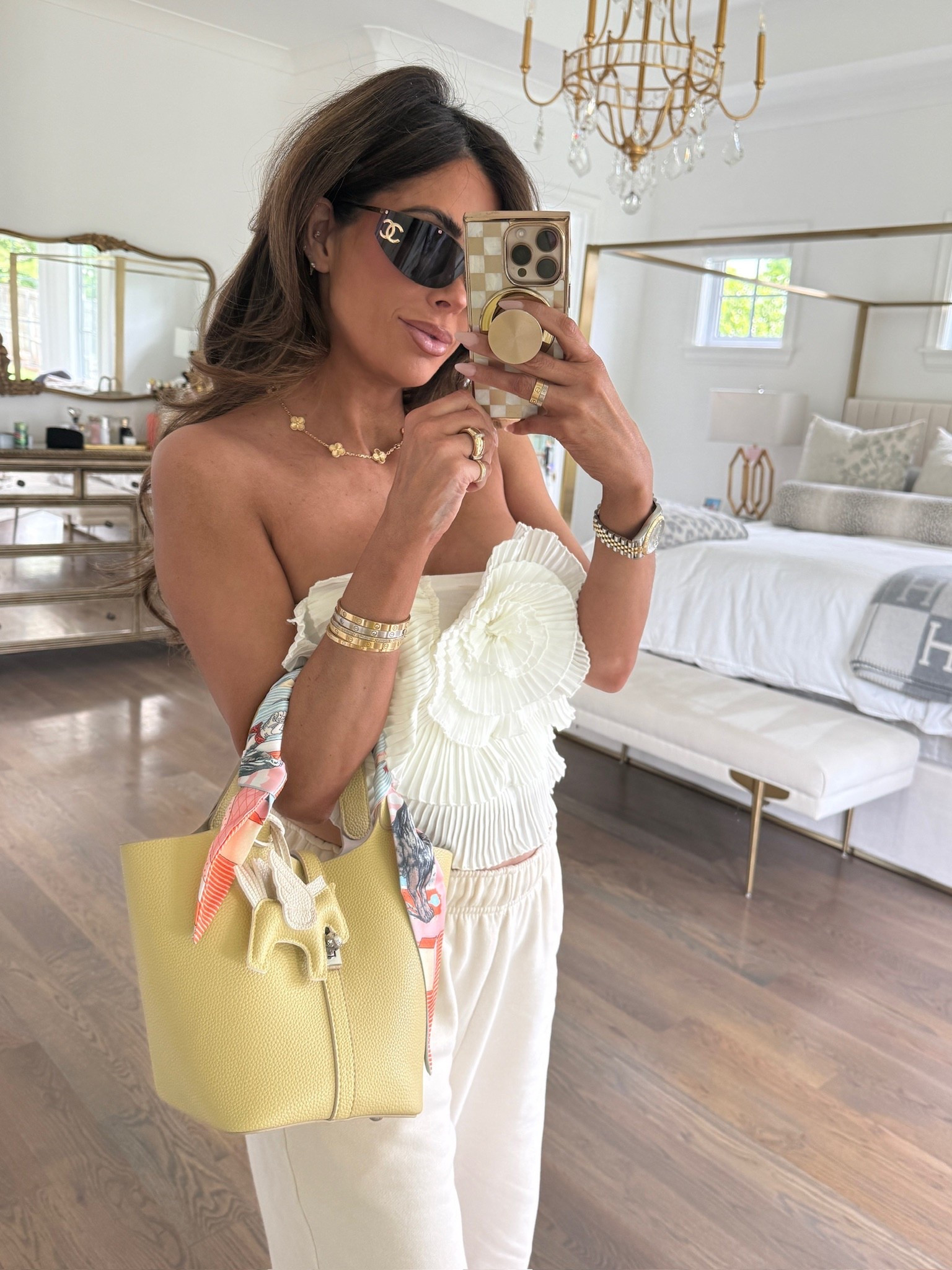 Wearing a size medium in this top! It does run big so size down!! This lookalike picotin bag and twilly are both Amazon as well! 

Amazon finds, Amazon fashion, White Flower Top, Strapless white top, Amazon top, Picotin, Twilly, Chanel Sunglasses, Spring outfits, Spring outfits 2026, Summer outfit, Emily Ann Gemma


#LTKootd #LTKdayinmylife #LTKSeasonal