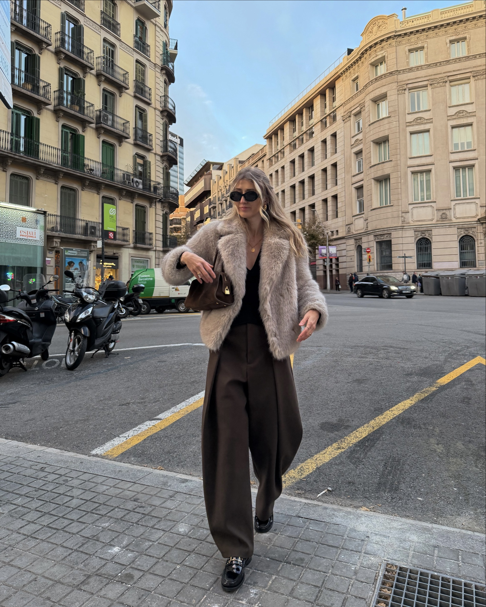 why do oversized khaki pants immediately give fashion girly vibes 😍❤️‍🔥

#LTKwinter #LTKbag #LTKstyletip