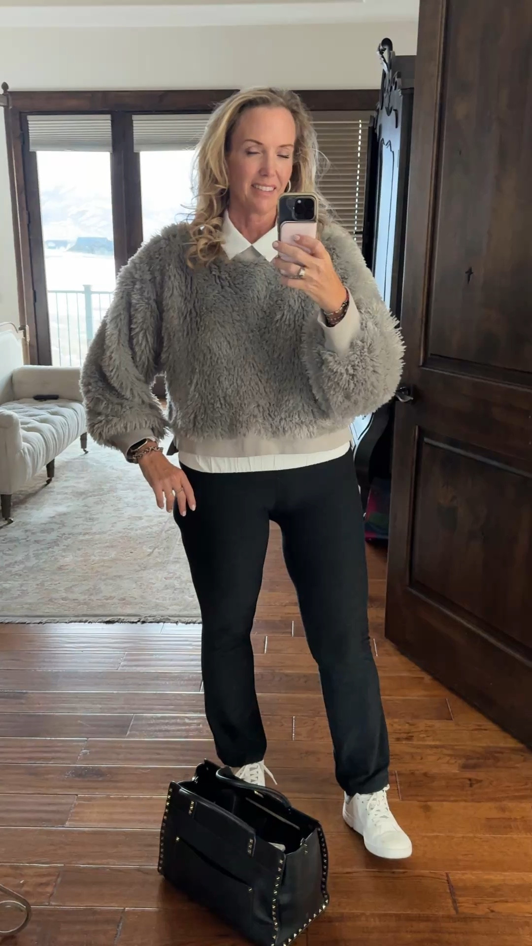 Happy Saturday! I’m going to work the Snowball Tennis tournament and this is the OOTD


#LTKActive #LTKOver40 #LTKWatchNow