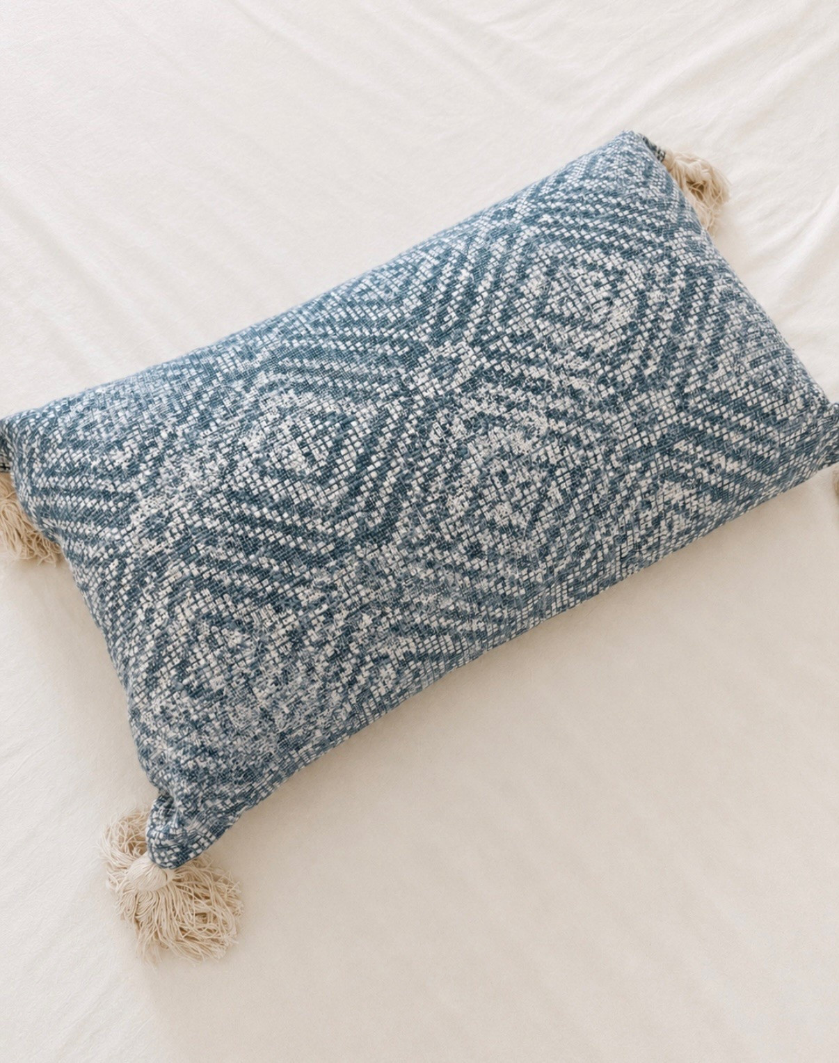 ✨⬇️ these textured tassel pillows instantly give that elevated designer look without feeling overly trendy 🙌

love the soft woven pattern mixed with the neutral earthy tones — they look so good layered on a sofa, bed, or accent chair 🤍

✔ textured diamond pattern
✔ soft cotton fabric
✔ tassel corner detail
✔ hidden zipper closure
✔ comes in 9 color options

also over 600 reviews and currently on sale 👏

linked here:

#LTKMothersDay #LTKmomlife #LTKmorningroutine