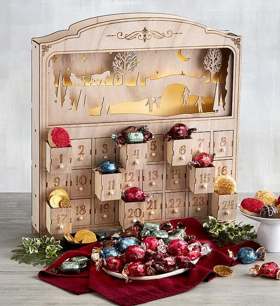 Keepsake Holiday Advent Calendar with Treats | Harry & David