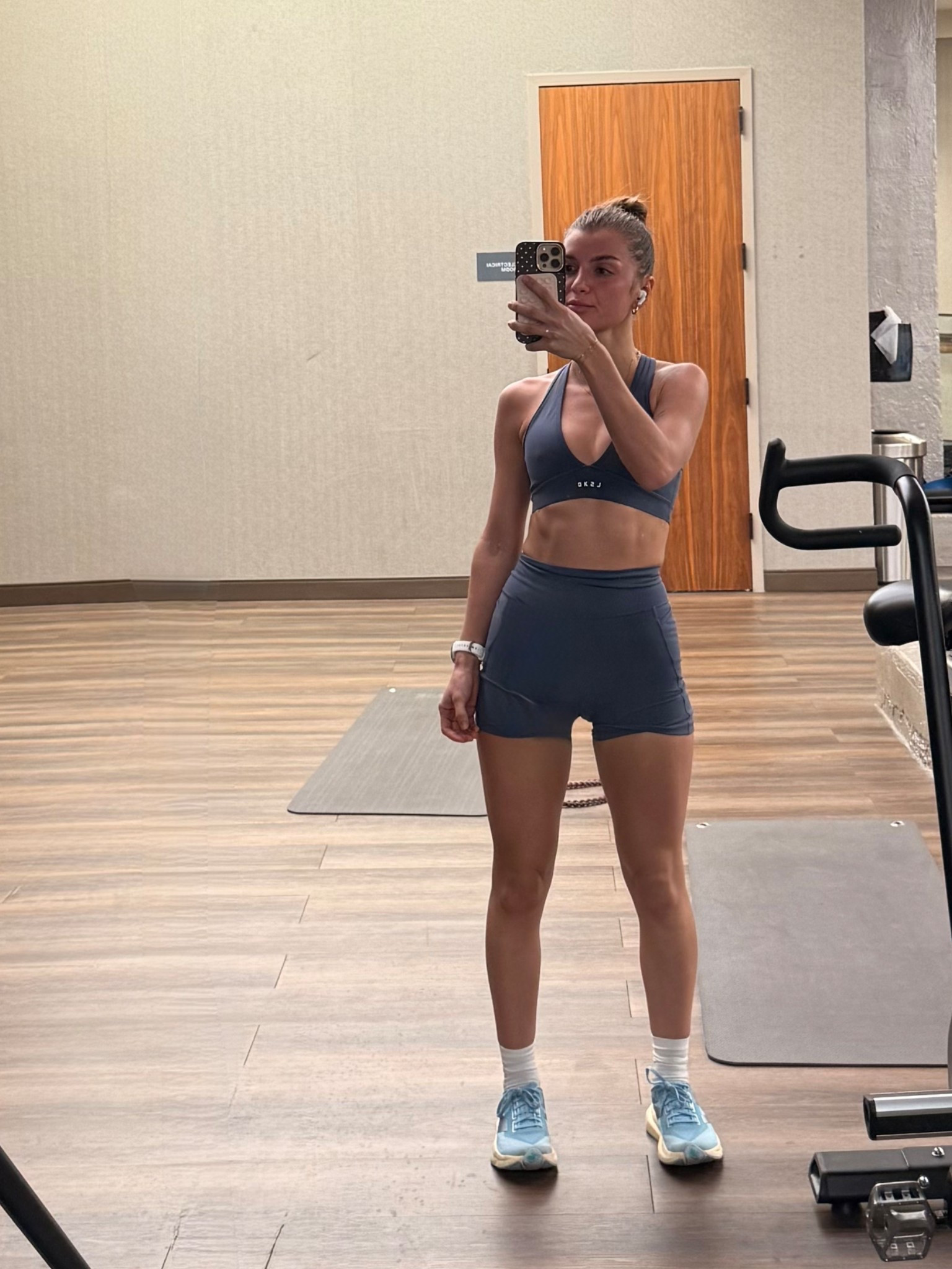 I wear a xs in tops and small in shorts

#LTKActive #LTKSaleAlert #LTKfitnessgoals