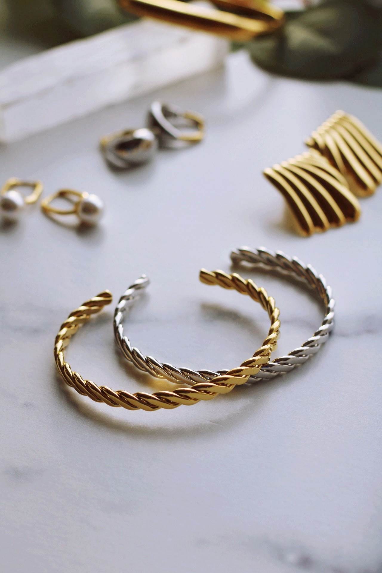 Minimalist. Unisex. Designer Inspired.
The Geo Cuff is waterproof, 18K gold plated, and available in both Gold ✨ and White Gold 🤍
Adjustable, lightweight, and made to layer or wear solo — this cuff works on everyone.

Linked here on @shop.ltk 🛒
#RAËLIVStyle #LTKJewelry #UnisexJewelry #DesignerInspired #GoldCuff #EverydayJewelry #LTKUnder100 #TarnishFree #StackYourStyle


#LTKGiftGuide #LTKCyberWeek #LTKFindsUnder50