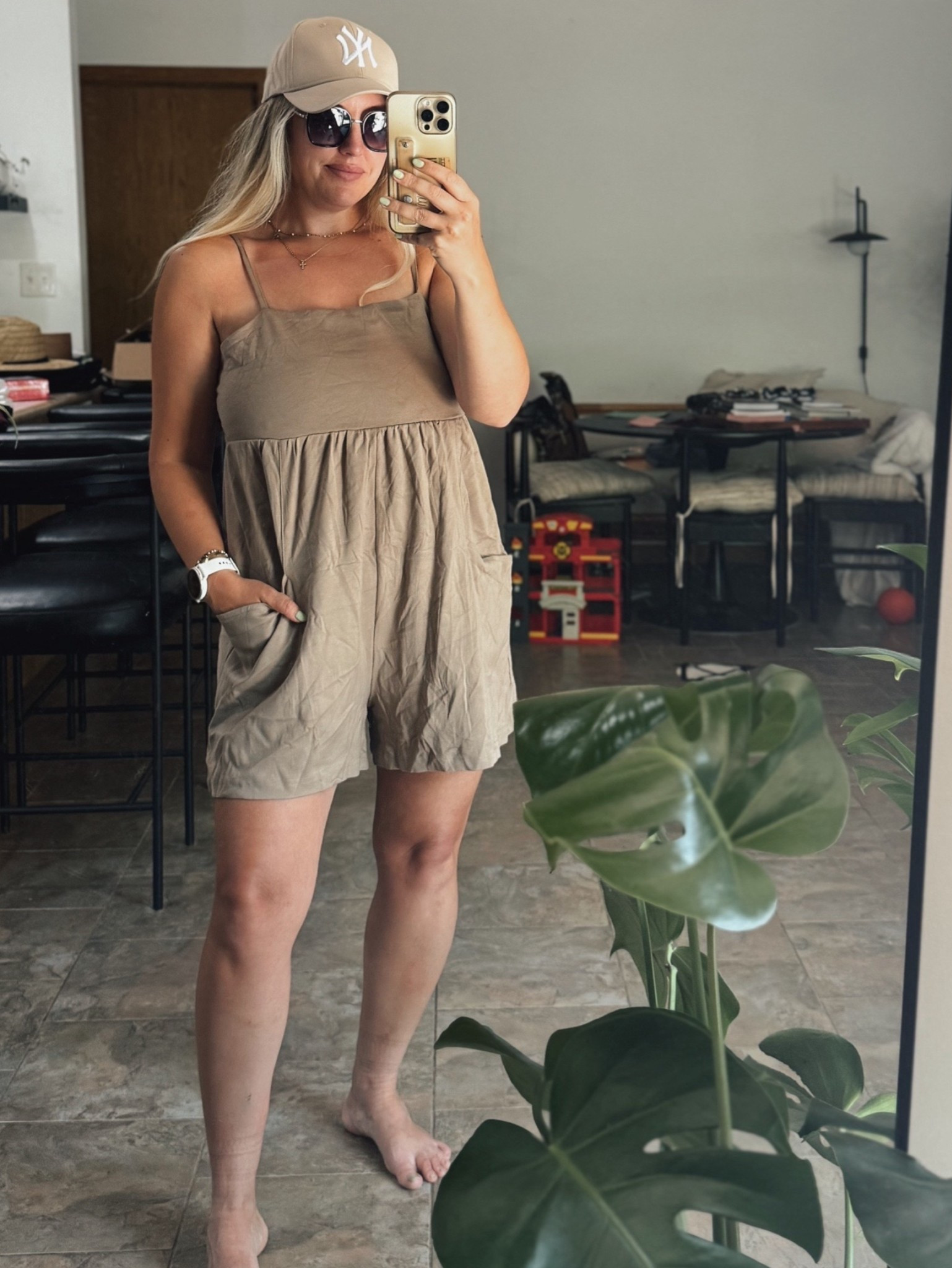 Summer casual errand outfit

#LTKootd #LTKmomlife #LTKMidsize
