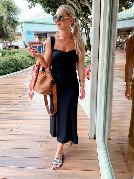 Reformation Suvi Dress (Size Small) —this dress feels like you’re wearing Soma Pajamas!! Bag is Naghedi!

Vacation style, Reformation dresses, Summer Fashion, Naghedi, woven tote 

#LTKsalealert #LTKstyletip #LTKtravel