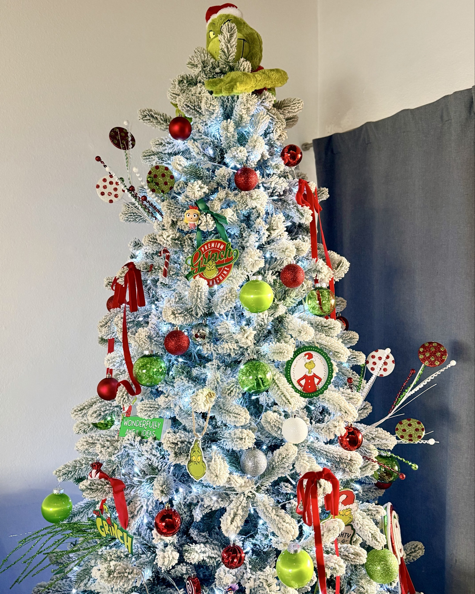 Grinch magic for little Whoville fans 💚🎄
If you have a Grinch-obsessed family, this tree was so fun to put together.

Ornaments, ribbons, flocked branches… all the Grinch details 💚
Everything pictured is linked ⬇️

grinch christmas decor
grinch tree
christmas tree ideas
holiday home decor


#LTKHome #LTKSeasonal #LTKHoliday