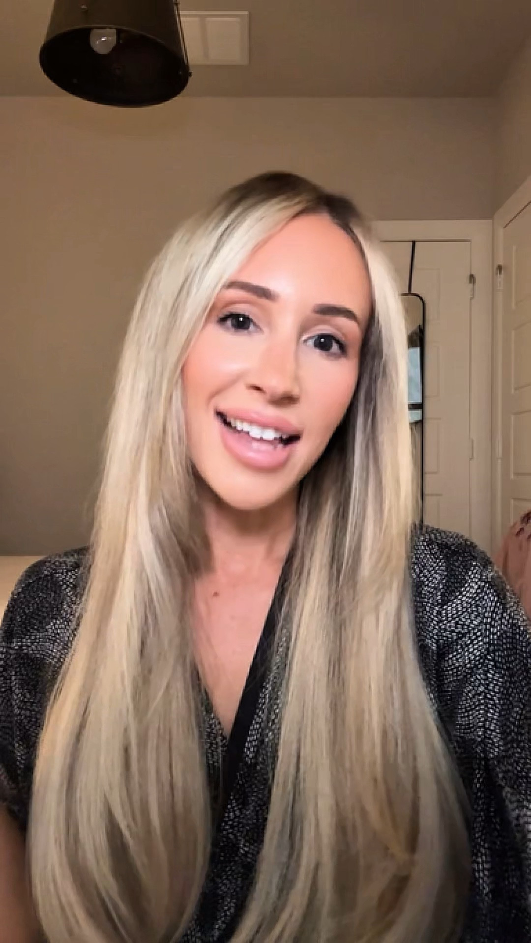 This viral self tanner is 100% worth the hype!!! Doesn’t smell, doesn’t transfer, not sticky 🙌🏼 wearing shade medium/dark


Self tanner. Viral. Tan. Tanning. Beauty. Beauty products I love. Amazon finds  

#LTKBeauty