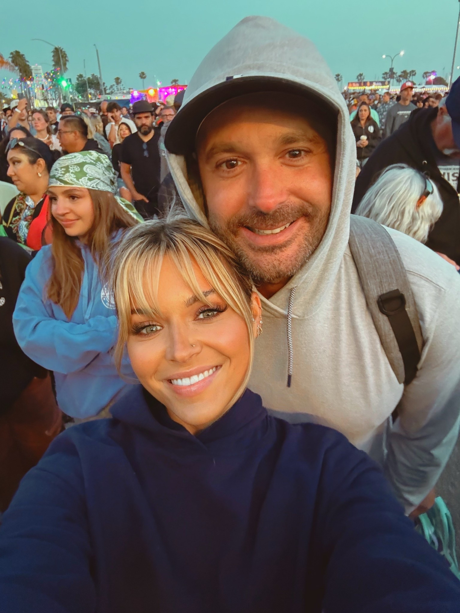 #ltkloungewear #ltkfallstyle #cozyhoodieseason #fallcasualoutfit #comfystyle #offdutylook #everydayathleisure #streetstylevibes #sundayuniform #fallneutrals #layeringseason #comfortandstyle #laidbackfashion #ltkstyle #ltklifestyle #casualoutfitinspo #coastalcool #fallmoodstyle #effortlesscomfort #shopmylinks