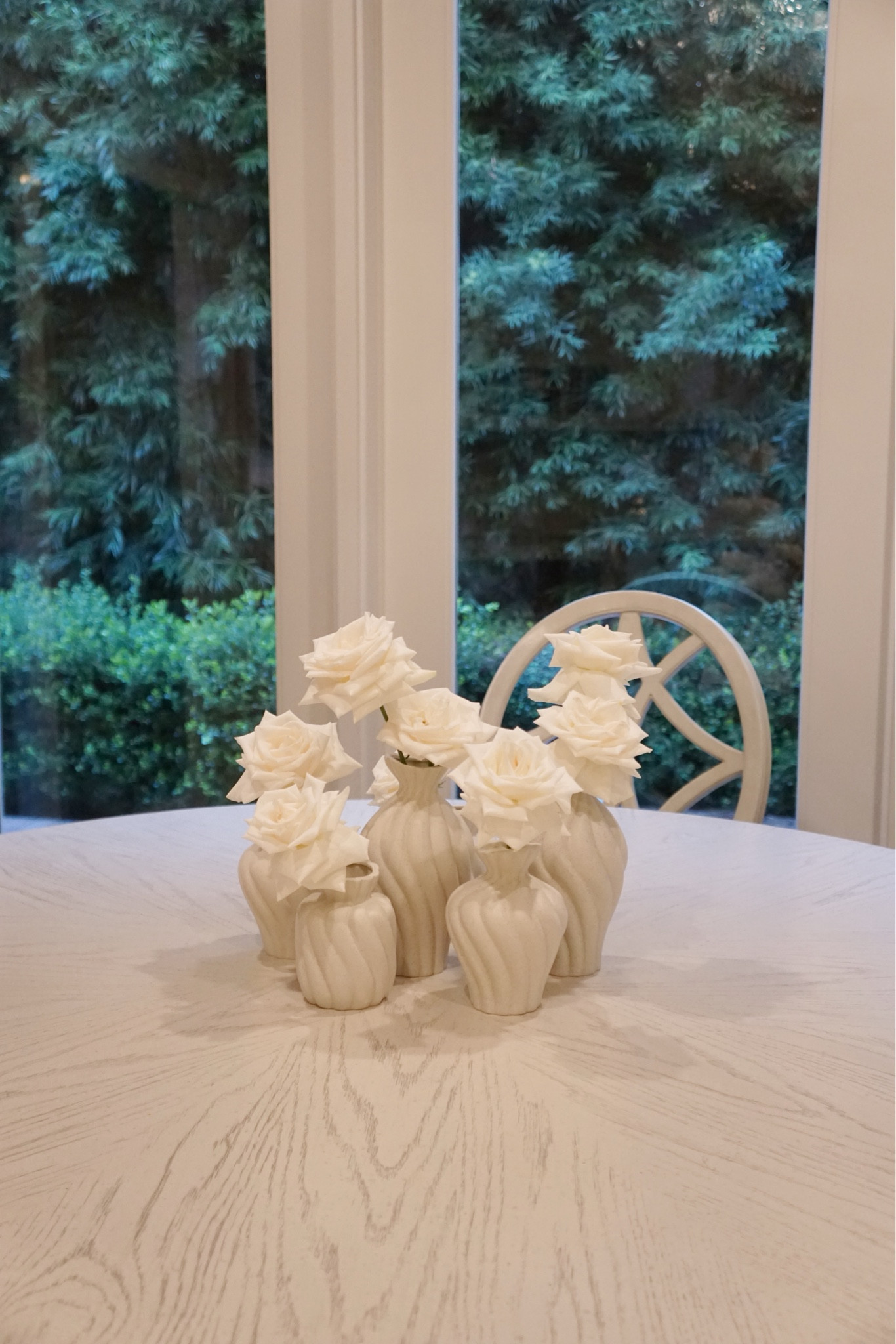My favorite purchase of the week are these vases that come in a set of 3 from @amazon. I love that the design details match the design in my chandelier above my dining table. Added my favorite Vendela roses from @pavilions to them and now dinner is sure to be pretty. 



#amazonhome #amazonfinds #amazonfavorites #modernhome #transitionalhome #homedecor #home #prettypleasehome #homeaccents #homedesign #homeaccessories #homedecoration #homeinterior 

#LTKfindsunder100 #LTKhome