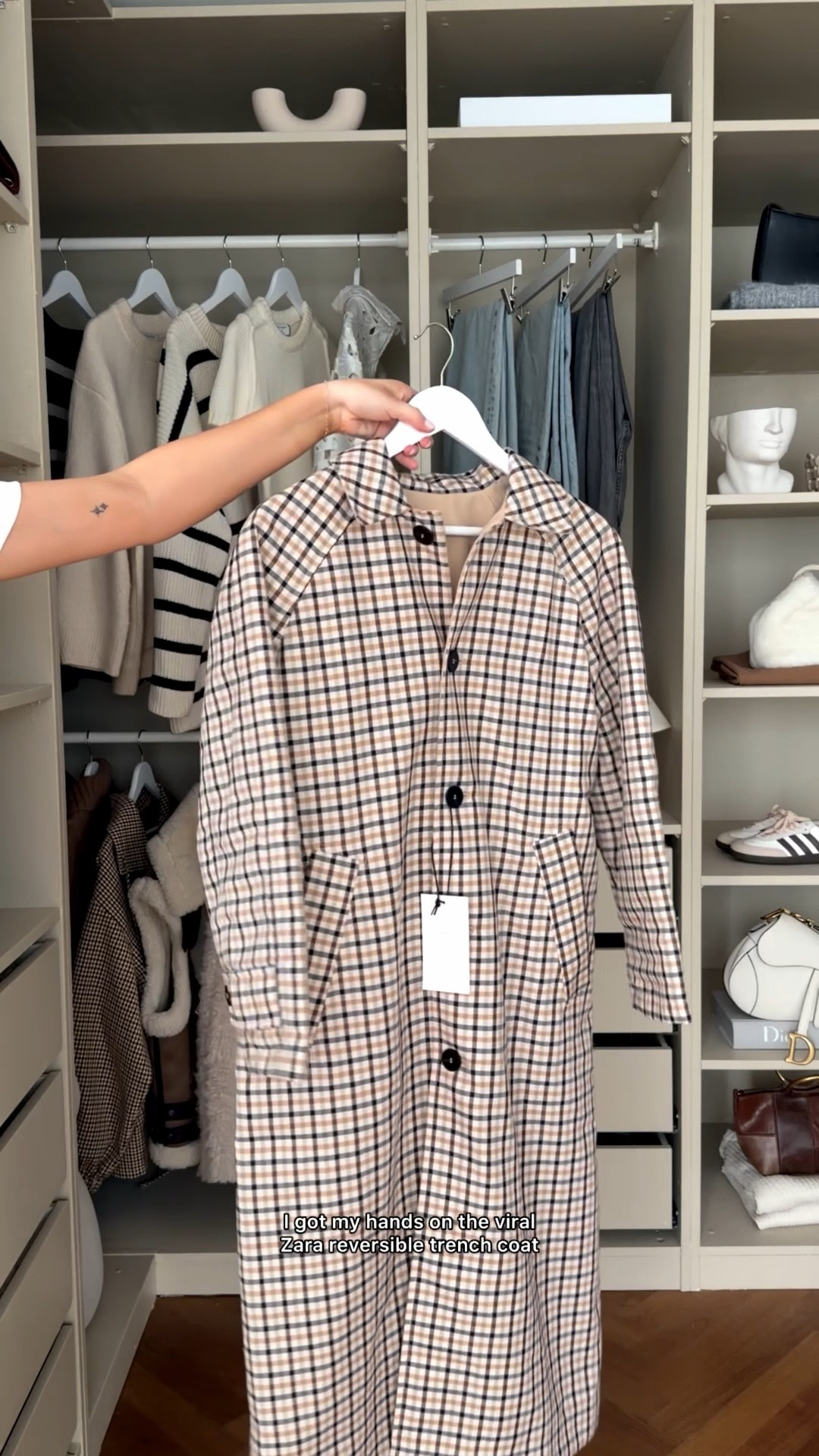 GALS I’M OBSESSED!! 👏🏽👏🏽 finally got my hands on the @zara viral reversible trench and I’m in love!!! The checks 😍 



#LTKspring #LTKuk