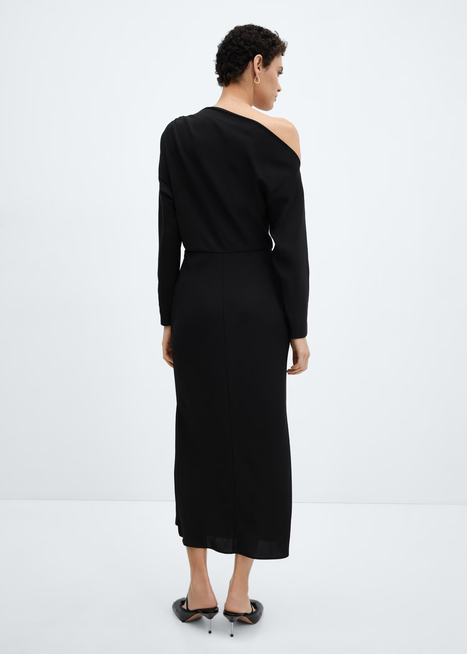 Asymmetrische jurk met split - Dames | MANGO Nederland | MANGO (NL)