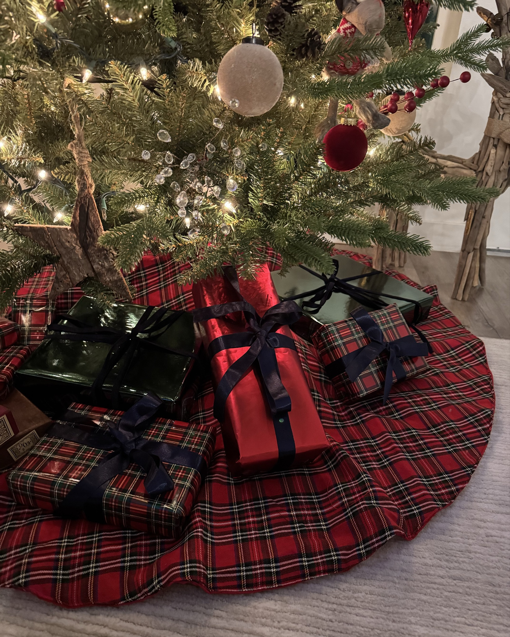 I love that traditional Christmas decor is trending this year. The touches of plaid with vibrant reds and greens really brings back that nostalgic Christmas we all remember growing up ❤️

Everything shown was purchased from home goods but I’ve linked very similar items below. The bear is the annual holiday bear from Dillards. I got mine last year so it looks a bit different than this year’s version. 

#LTKdayinmylife #LTKSeasonal #LTKHoliday