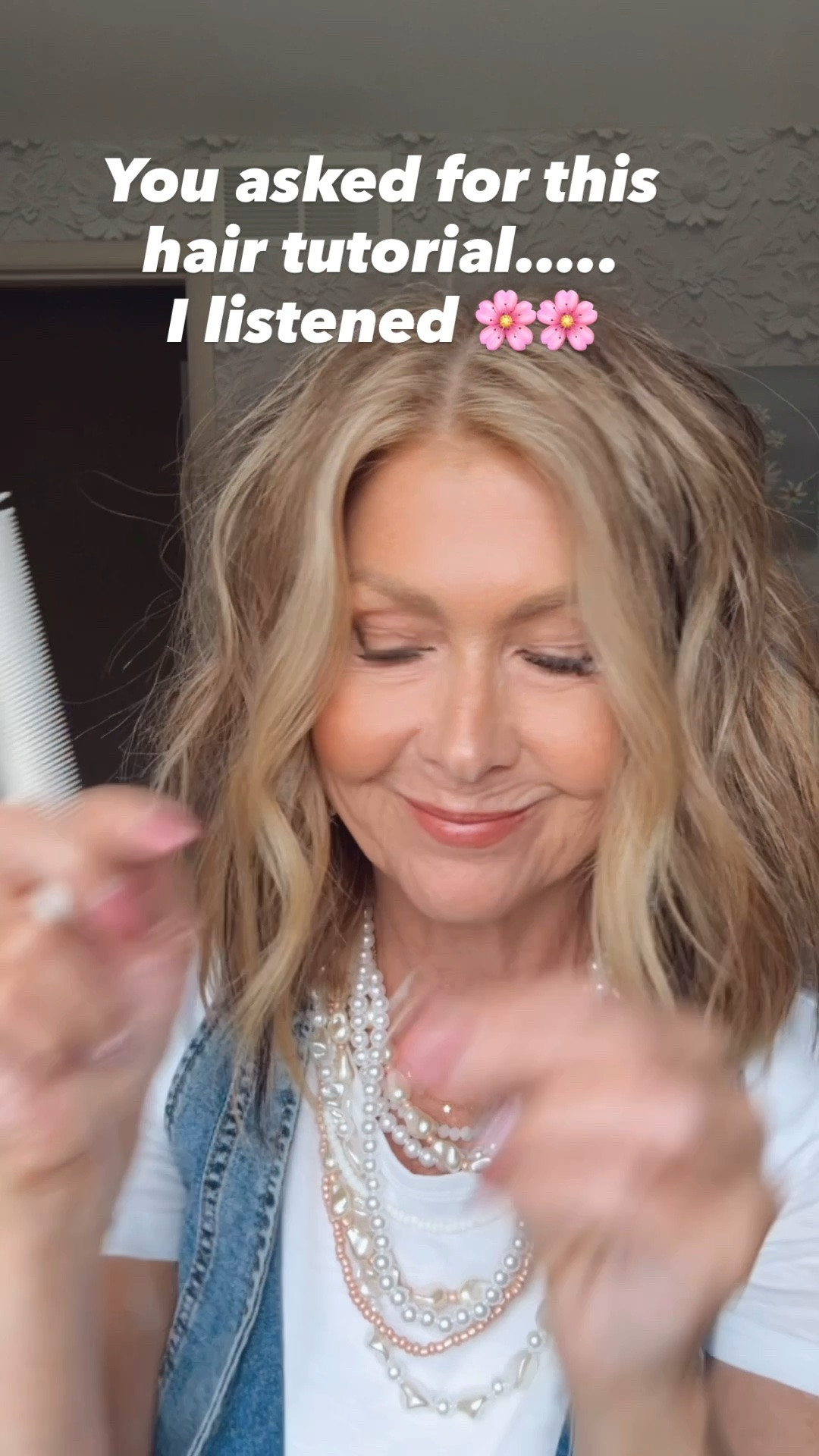 Gotta LOVE hairstyles that take about 2 minutes!!
This is my style I do on day 3 hair, and, honestly, I sleep with it in. Gives me another day of not doing my hair!!😉
Comb, clear elastics, and the hero of this style.,.. WOW STYLE ON STEROIDS!!