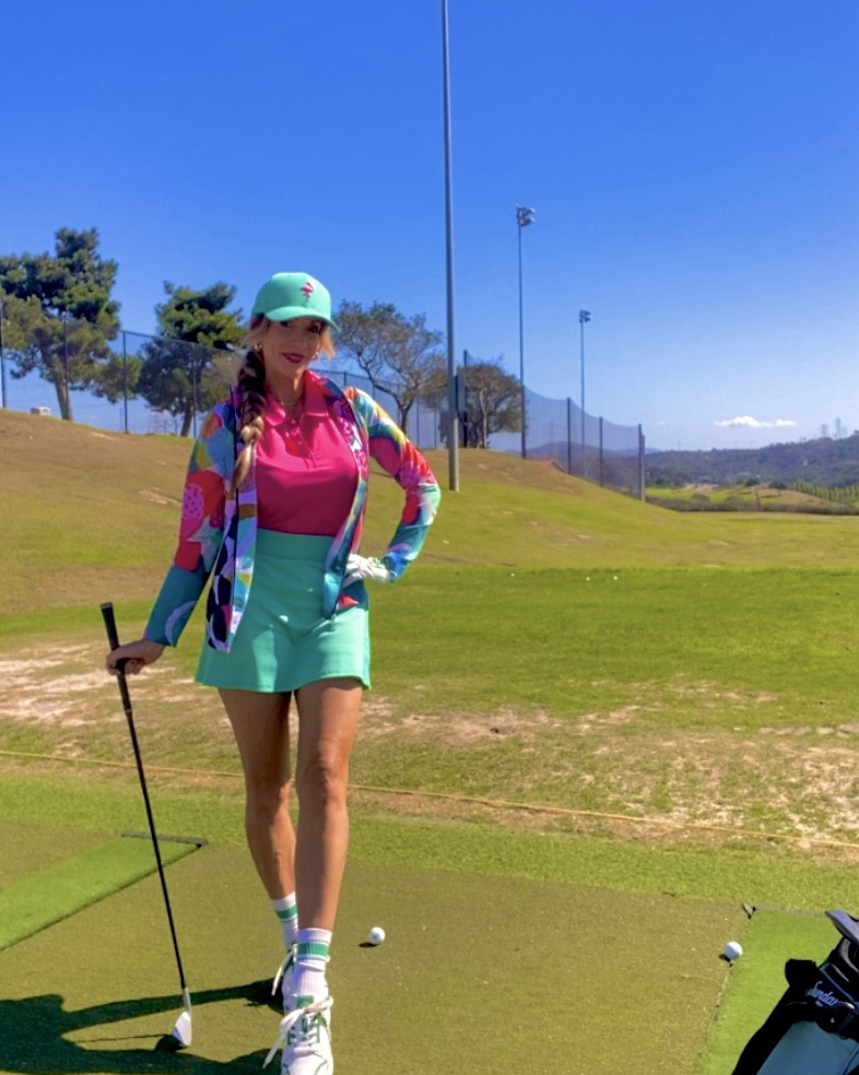 I’m in love with this colorful golf outfit!🩷💚⛳️
Shirt SML runs big from Dolcezza golf wear 
Jacket-SML runs big from Dolcezza
Skirt-SML 


#LTKFindsUnder100 #LTKGiftGuide #LTKActive