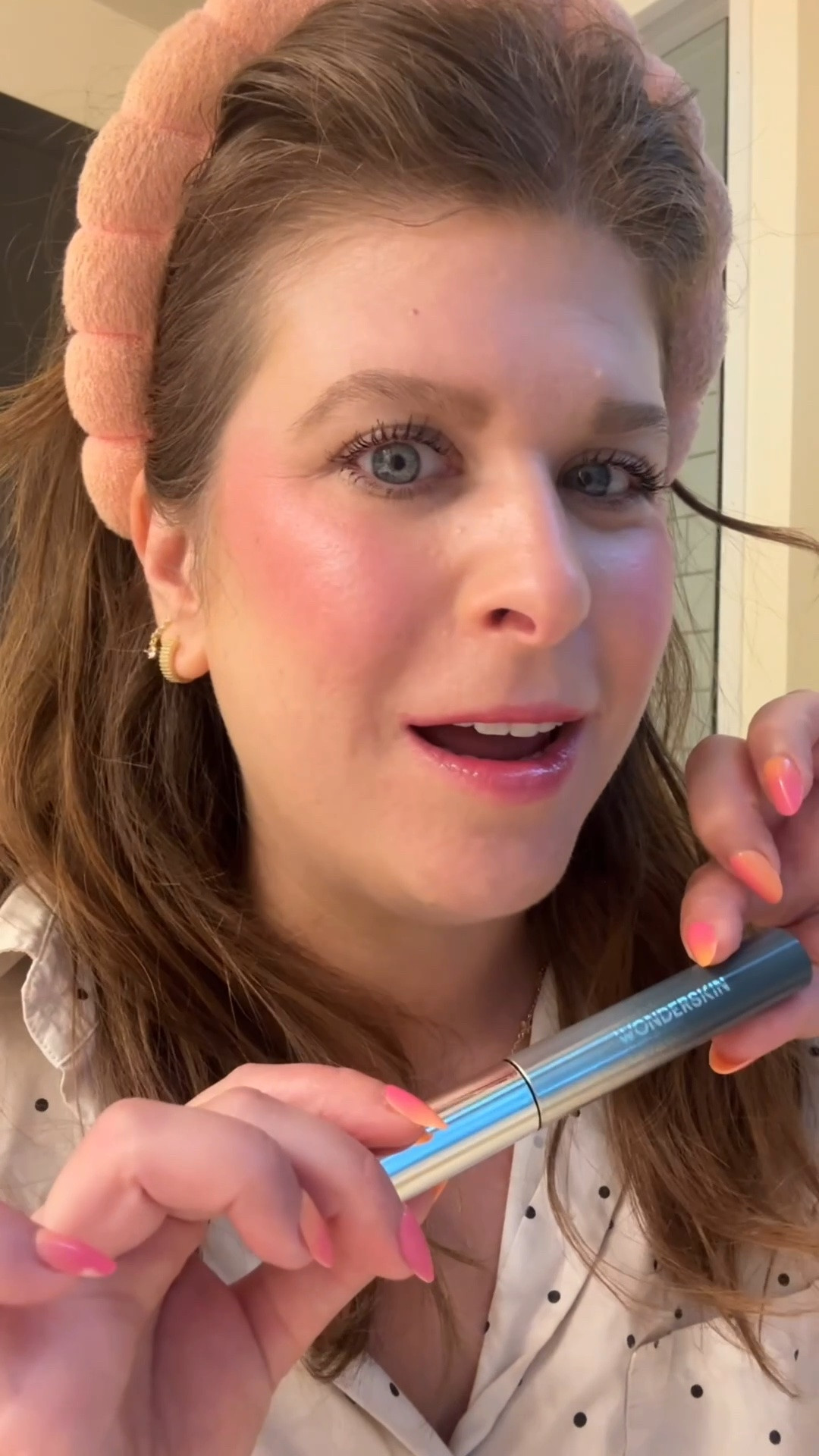 This mascara is amazing 🤩 it lengthens my lashes so well!

#mascara #mascarareview #makeup #makeuptutorial #makeuphacks