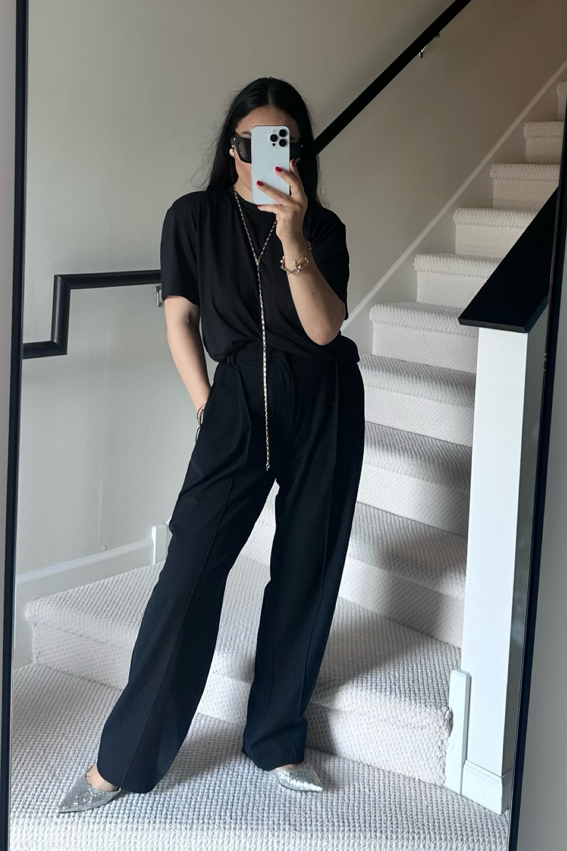 Classic black t-shirt, black trousers, silver shoes, chain necklace, classic look 

#LTKstyletip