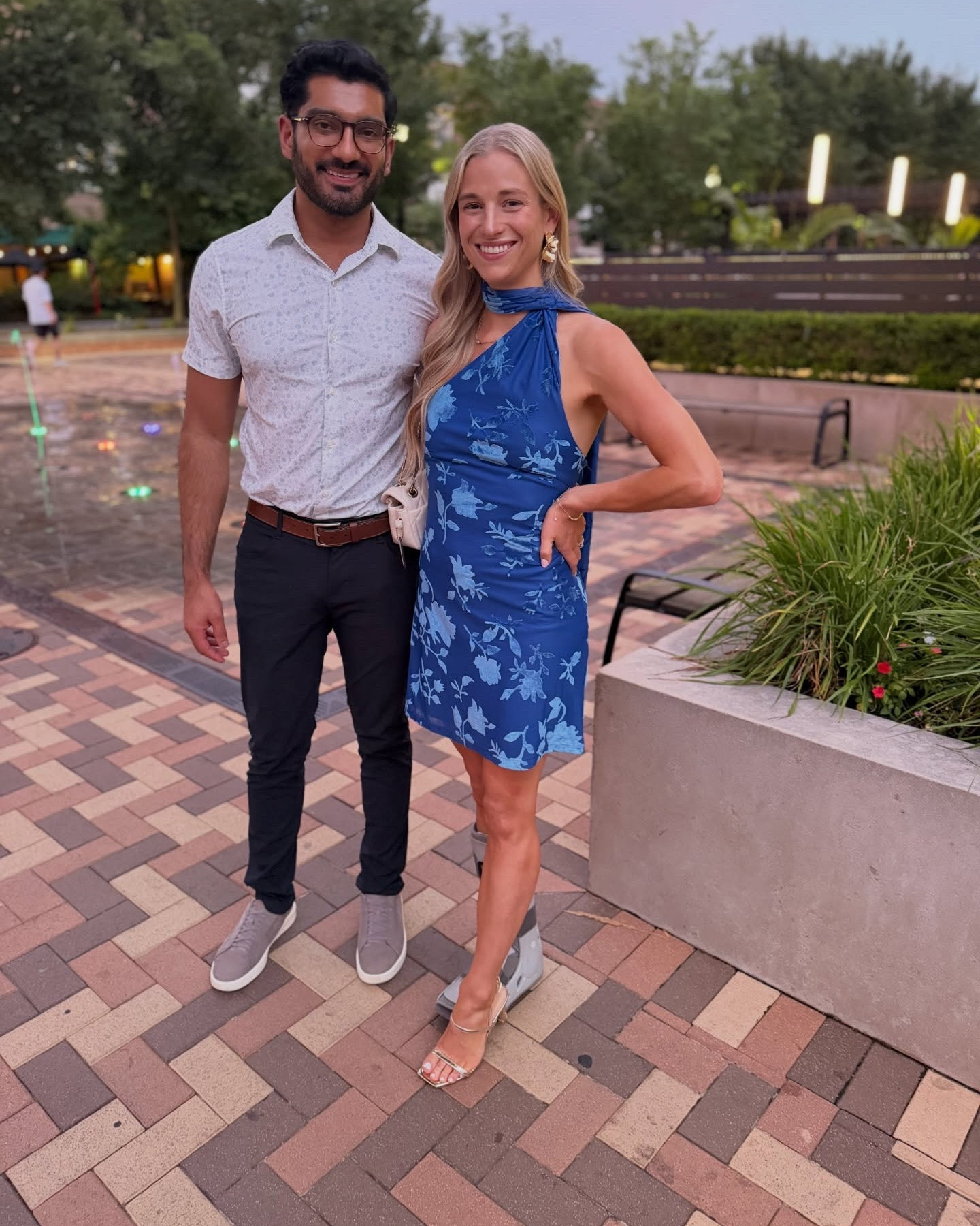Date night done right with @gville90 at one of my favorite restaurants! 💙🐚 @anthonyschophouse 

🐚 Dress is from @hellomolly 🤗 Xs tts! 

Outfit is linked in my Like to Know it in my bio 💌 Or comment SHOP and I’ll send you the links