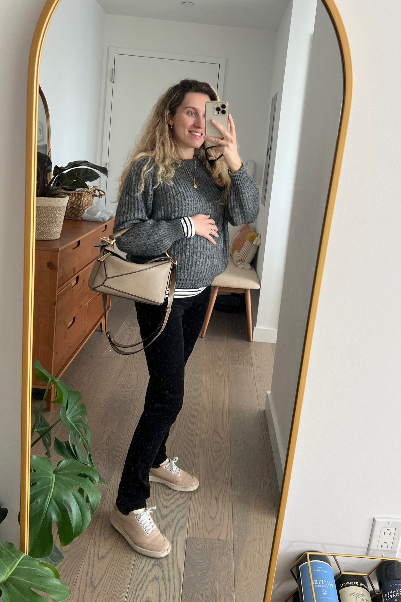 2nd trimester easy #autumn #winter #outfits 🍂
Knit sweater and pants: #Zara
Handbag: #Puzzle #Loewe
Sneakers (corn-based leather!): www.orozandco.com
T-shirt: #H&M

#LTKstyletip #LTKbump #LTKSeasonal