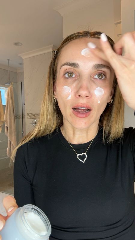 Trying out Rich cushion cream ultra pluming moisturizer from @summerfridays available at @sephora fragrance free, which is great for as girls with sensitive skin. You can use it daytime, at primes your skin for make up. Or you can use it at night as last step of your skin care routine. #summerfridayspartner