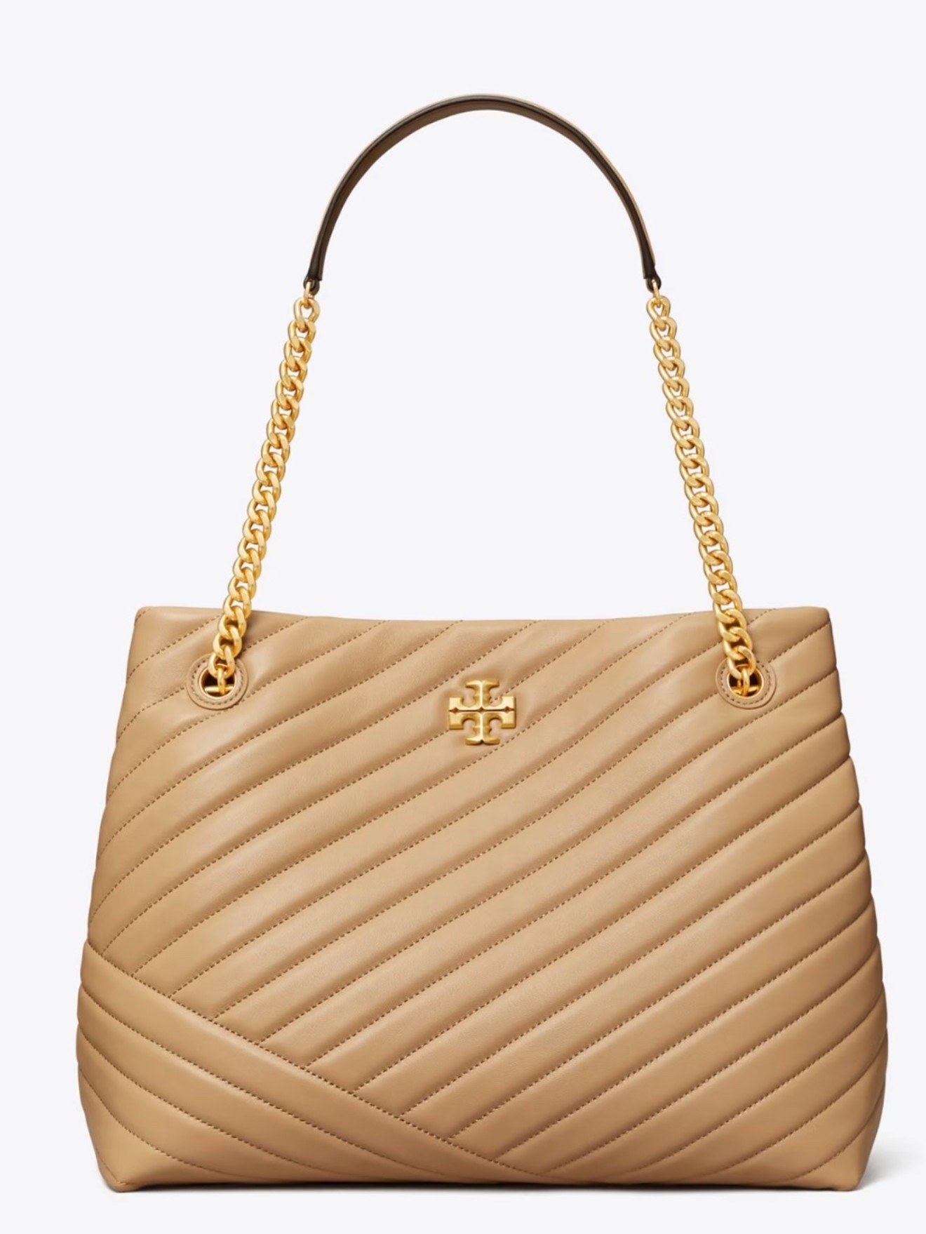 Tory Burch sale going on now!
Run to check out this KIRA CHEVRON TOTE!

The Kira Tote is made of soft chevron-quilted leather with beveled Double T hardware. 

Crafted in partnership with a Leather Working Group-certified tannery, supporting high standards in leather manufacturing and chemical management

#LTKootd #LTKTravel #LTKWorkwear