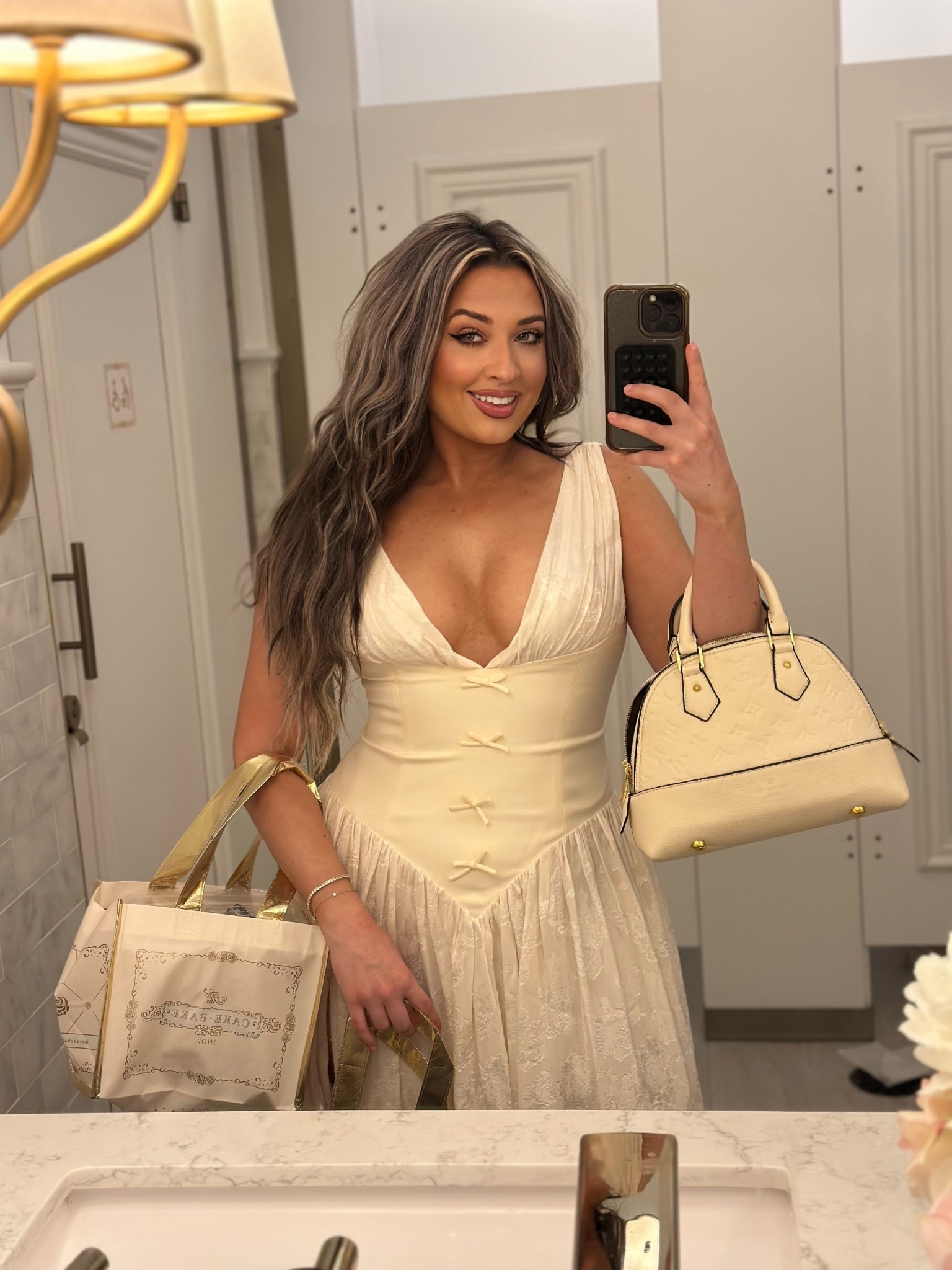 The prettiest dress I’ve ever worn! I’m wearing a large/US10. It has a corset and is adjustable .