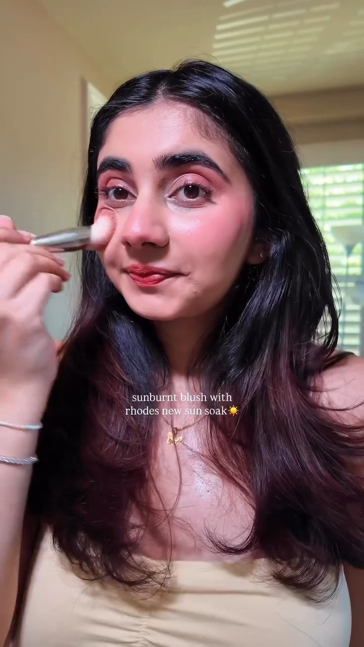 the finish is way less orange than i expected! lovee how this one turned out🌅

@rhode 

#sunburntmakeup #beautytok #summermakeup 
#brownskinmakeup, #creamblush  sunsoak rhode blush, rhode skin, summer makeup, sunburnt blush, orange blush