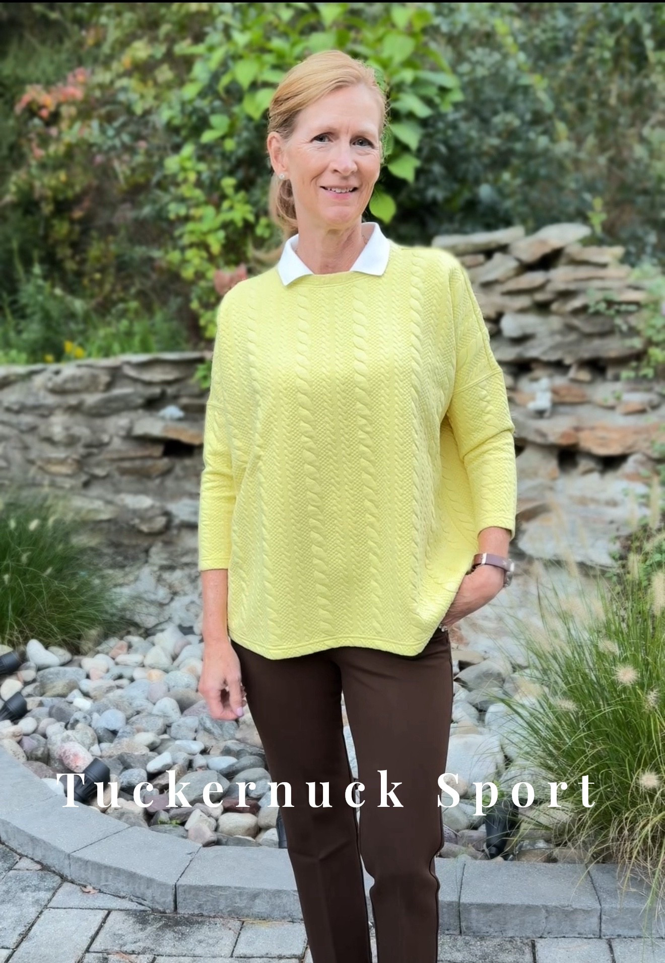 🍂 Fall fairway style, but make it chic. ⛳️ I’m obsessed with this Tuckernuck combo — their new brown golf pant paired with a pop of yellow for that perfect autumn vibe. Who says golf style can’t turn heads? 💛🤎 
#TuckernuckGolf #GolfStyle #WomenWhoGolf #FallGolfFashion #GolfOutfitInspo #FairwayFashion #GolfLifestyle #GolfChic #GolfCourseStyle

#LTKActive #LTKOver40 #LTKSeasonal