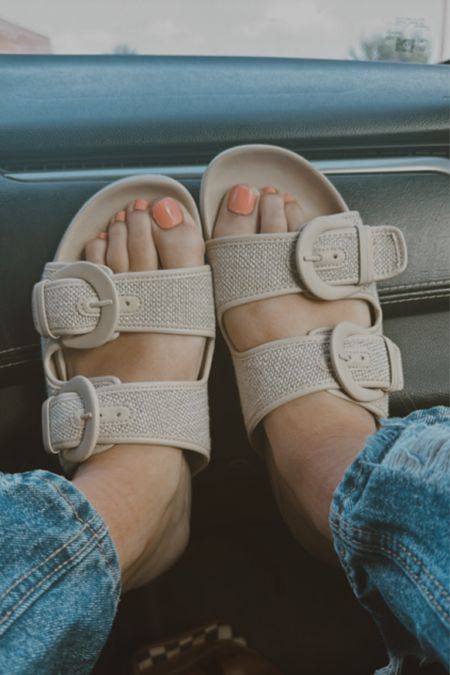 In love with these sandals! Unfortunately they’re completely sold out. But I’ve linked so many cute options below that are in my cart.