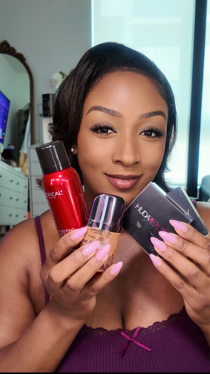 You won’t catch me wearing makeup this summer without these 3 products. 🤍

@lorealparis Infallible 3 Second Setting Mist 
@urbandecaycosmetics Face Bond Shade 28 
@hudabeauty Easy Bake Setting Powder Shade Kunafa & Cinnamon Bun 

#makeup #summermakeup #makeuptips #beginnermakeup #makeuptutorial