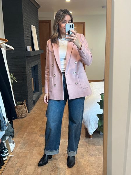 OOTD: baggy jeans + gorgeous blazer! I sized down 2x in these jeans, they are more fitted through the hips. Size down only one time for a slouchy fit. Blazer link takes you to the same blazer, you just have to scroll through to the color called ‘Powder’ 😉