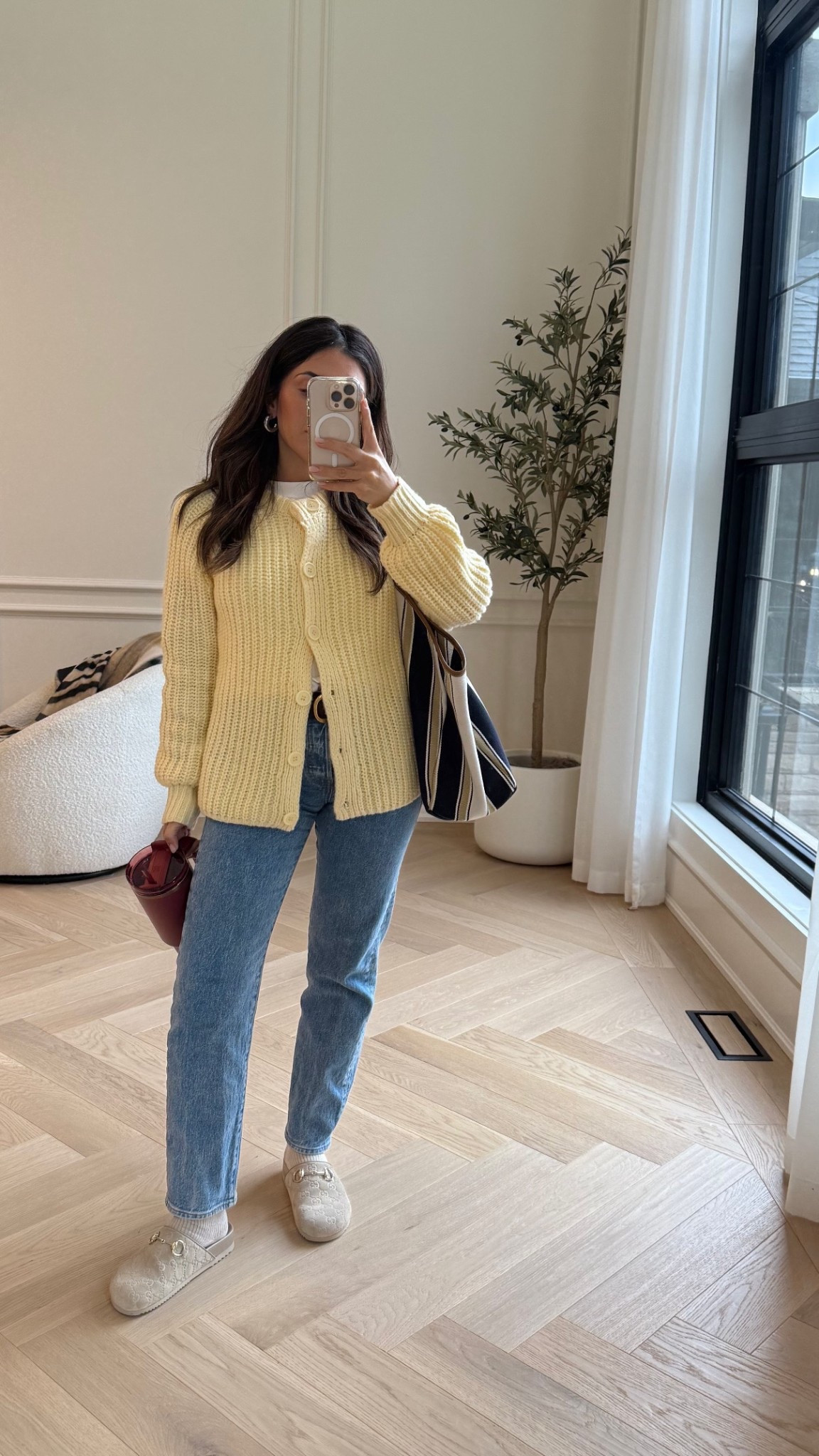 Outfit of the day 🌼
Tshirt - XS
Sweater - Small
Jeans - size 25 (28 length)

#LTKcanada #LTKspring #LTKpetite