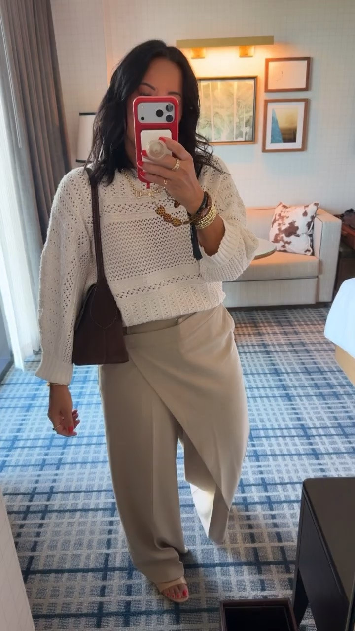 Top size large, pants size large. I did try on a medium on the pants and they fit but pulled a little in my hips so went with a large. I’m a curvy size 8 and just a little over 5’4”

#LTKCon #LTKgrwm #LTKootd