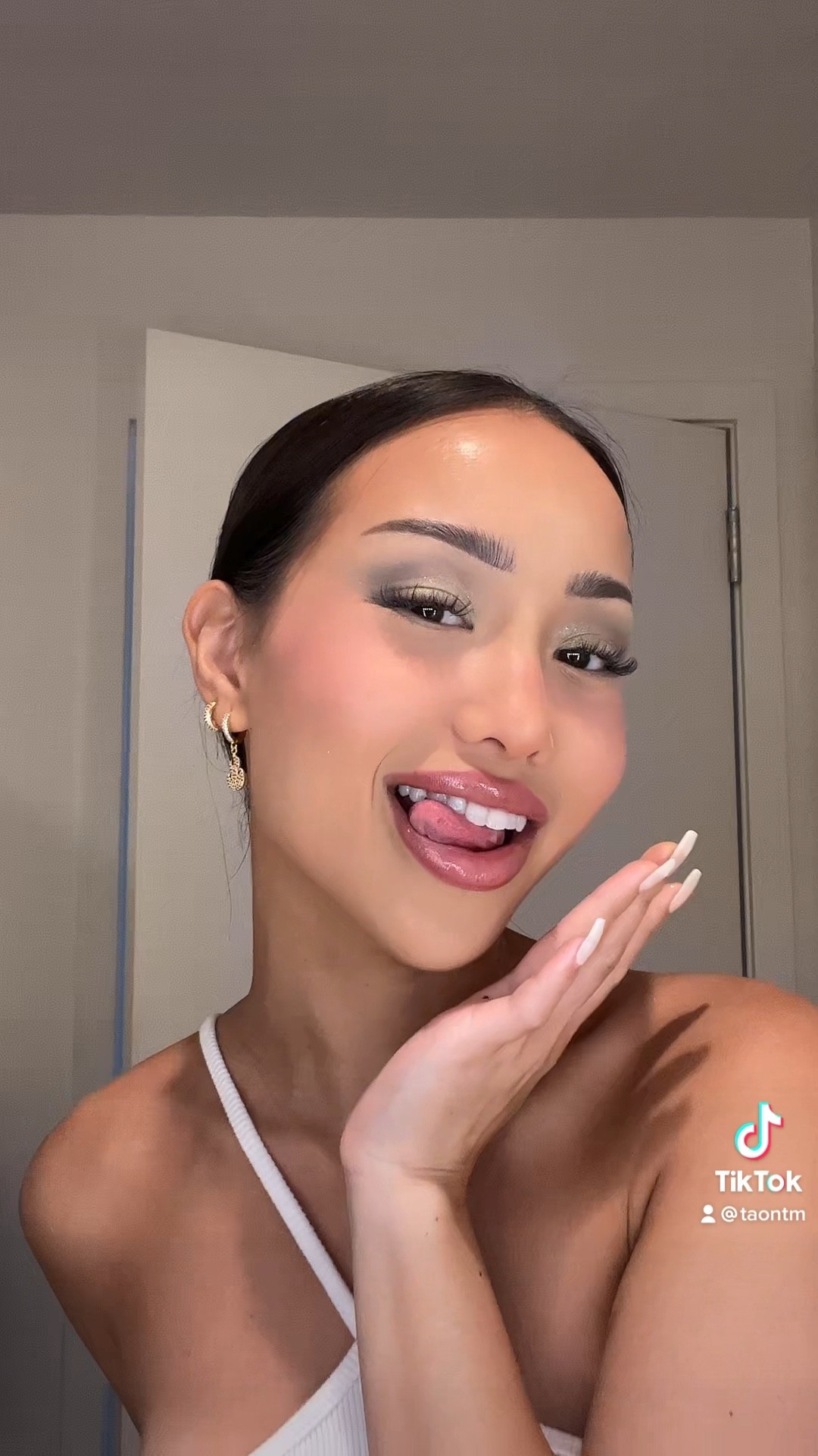 Soft green look 🥑💚⚡️