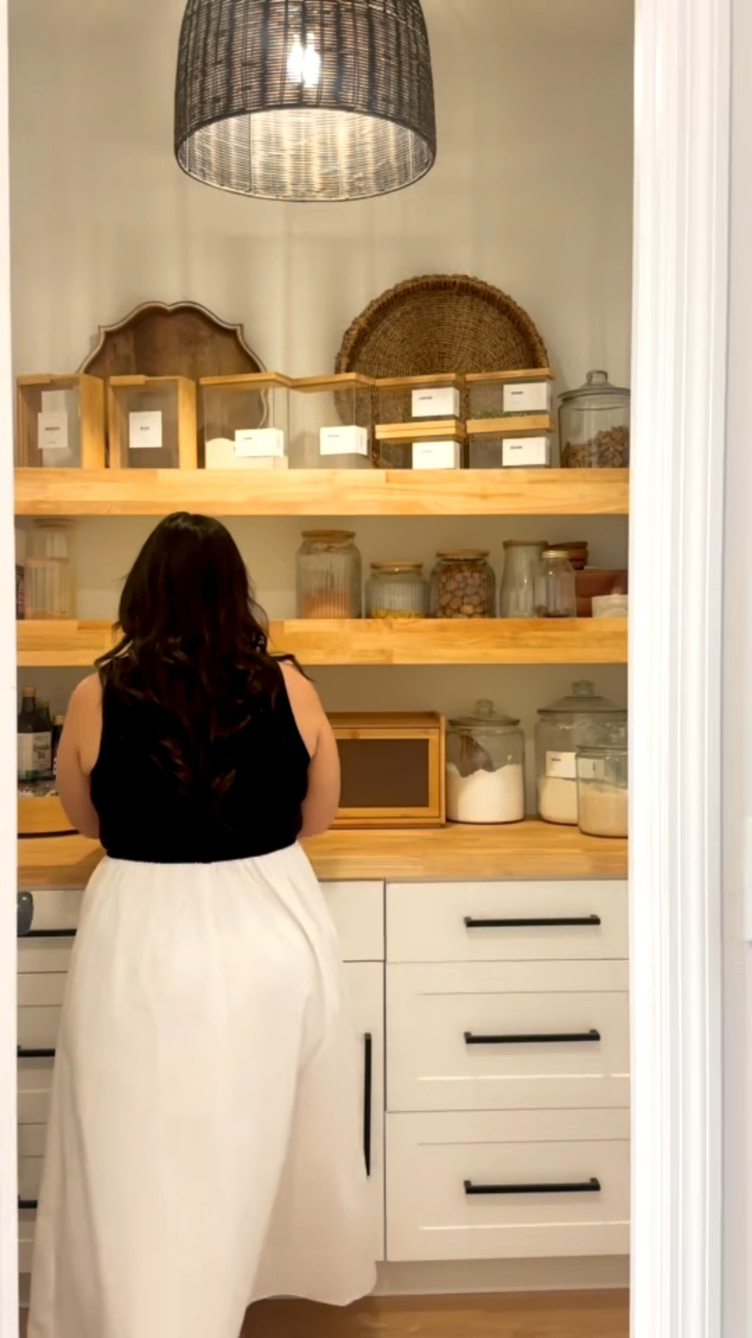 Pantry storage containers ✨


Pantry 
Storage solutions 
Food storage 
Home 
Pantry refresh
Kitchen refresh
Glass canisters
Spring cleaning

#LTKHome #LTKSaleAlert