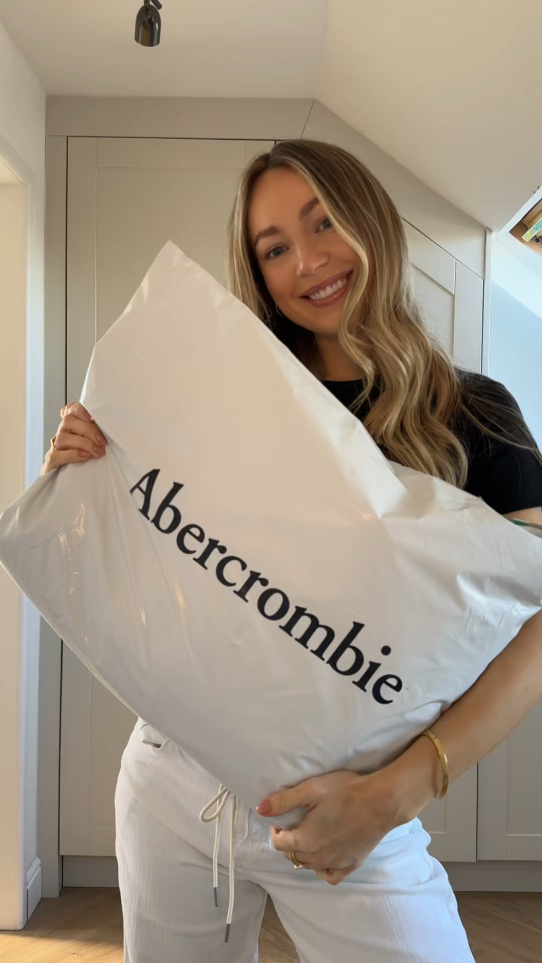 AD The @abercrombie Spring promo is here and I have an additional discount code‼️ Refreshing my wardrobe with some Spring staples 🌻

🌞 Enjoy 20-40% off EVERYTHING (UK/Europe 27-30 March only) 

🌞 Use my code AFCOURTNEY for an additional 15% off - don’t wait! Ends 30th March. #abercrombiepartner

#LTKspring