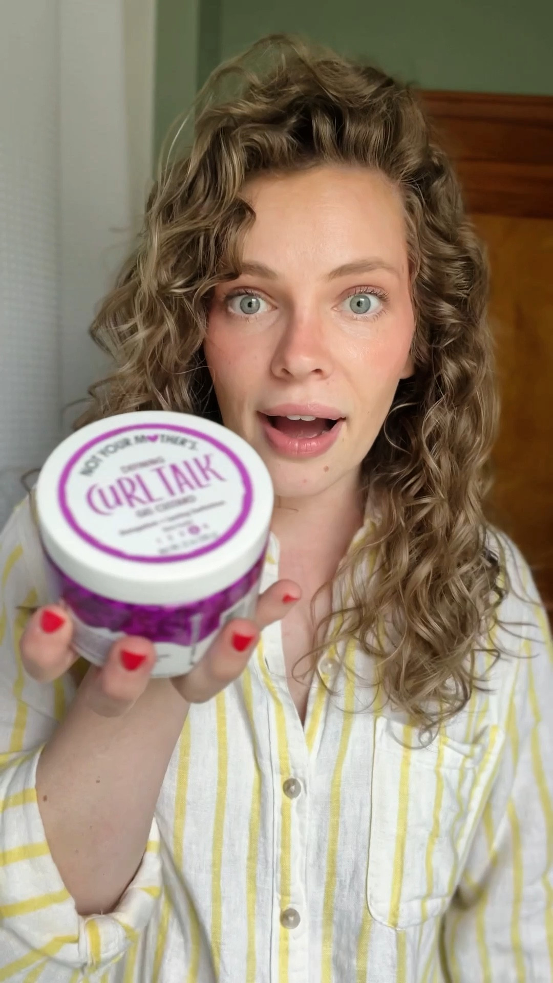 My all time fav curly girl products! 

Today I used curl foam, mousse, and curling custard! The brand “not your mothers” has started to become a staple! Really digging the curling custard gel from them! Not too thick and heavy for my fine curly hair! 

Today I sort of haphazardly did my curly hair routine and even with limited time, I think it turned out pretty well! Thanks for scrunching out the crunch with me 🥰