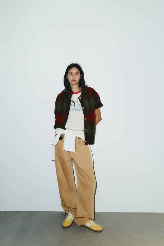 COLORFUL SNEAKERS$ 59.90Yellow | 5425/610/300Add to cartAddAthletic-style shoes. Contrasting colo... | Zara US