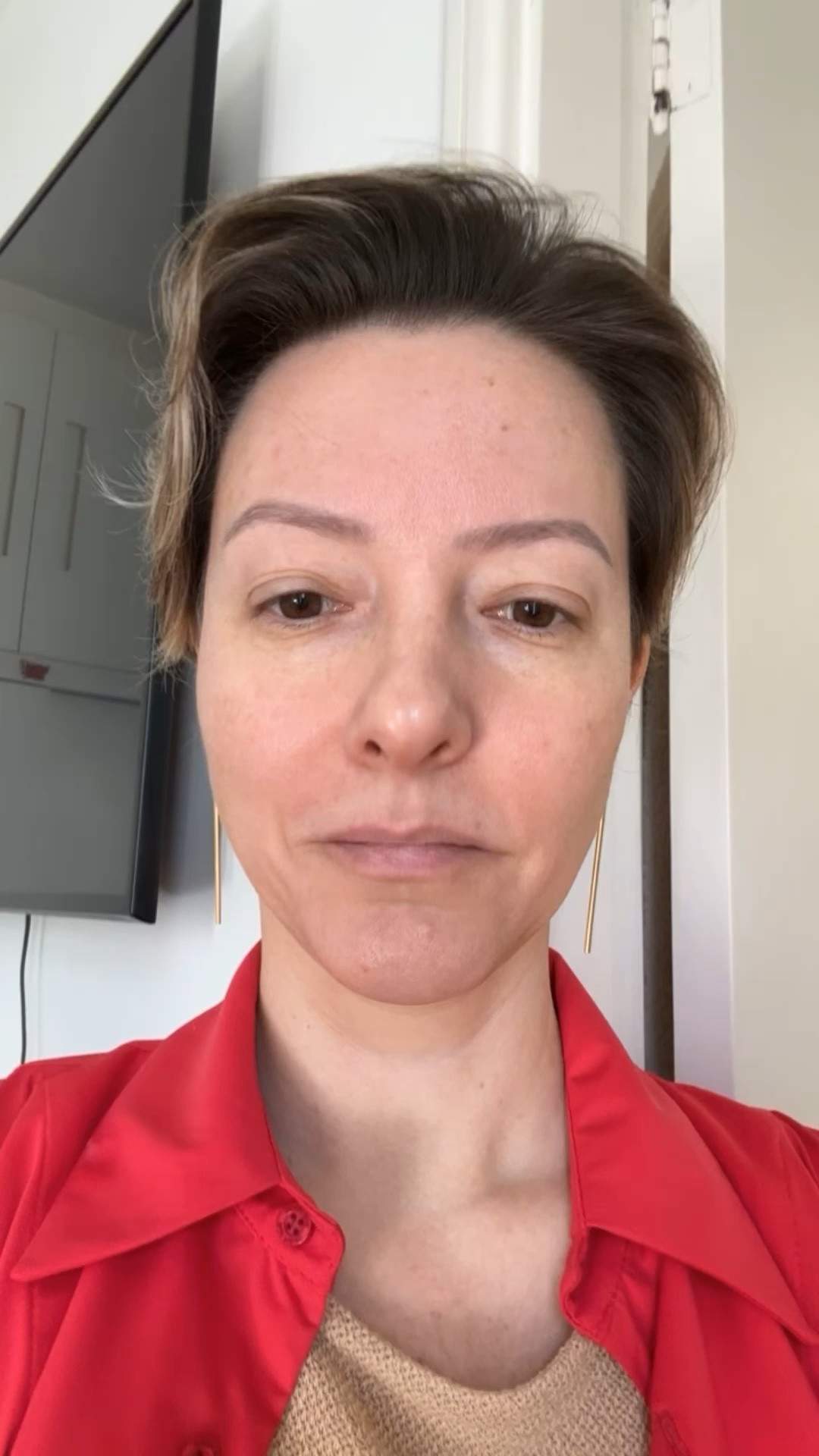 Dica de ouro para peles oleosas ou mistas: protetor com base, textura de mousse! O melhor que já usei…



#LTKbrasil #LTKbeauty