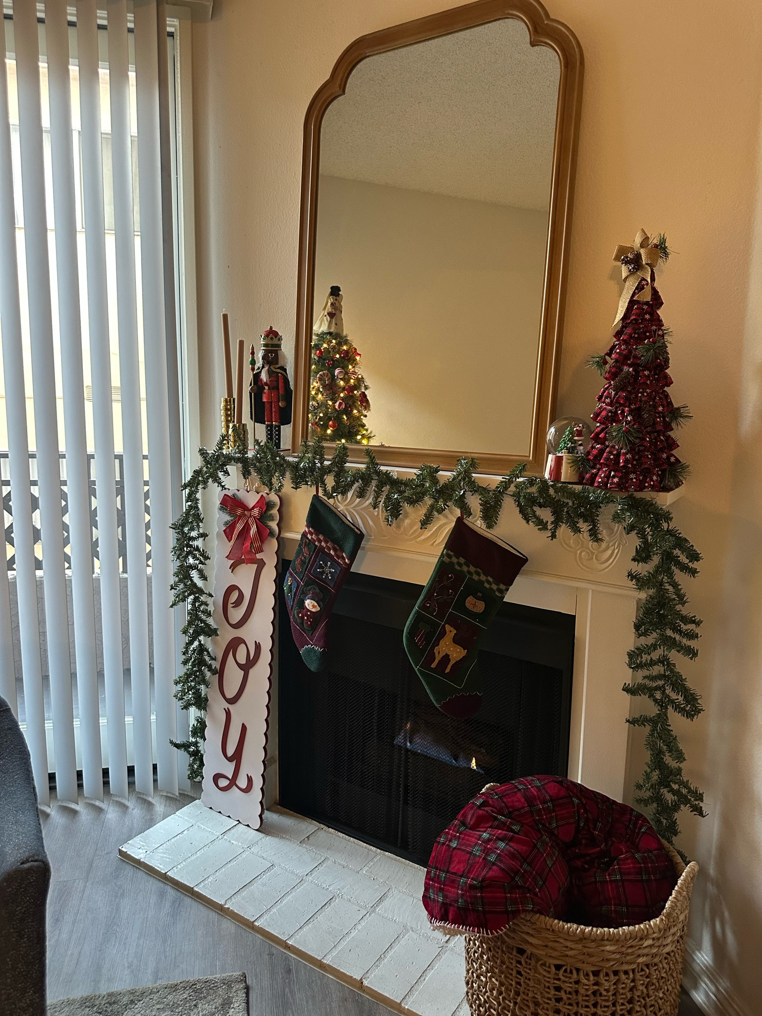 Christmas Mantel Decor

#LTKHoliday #LTKHome