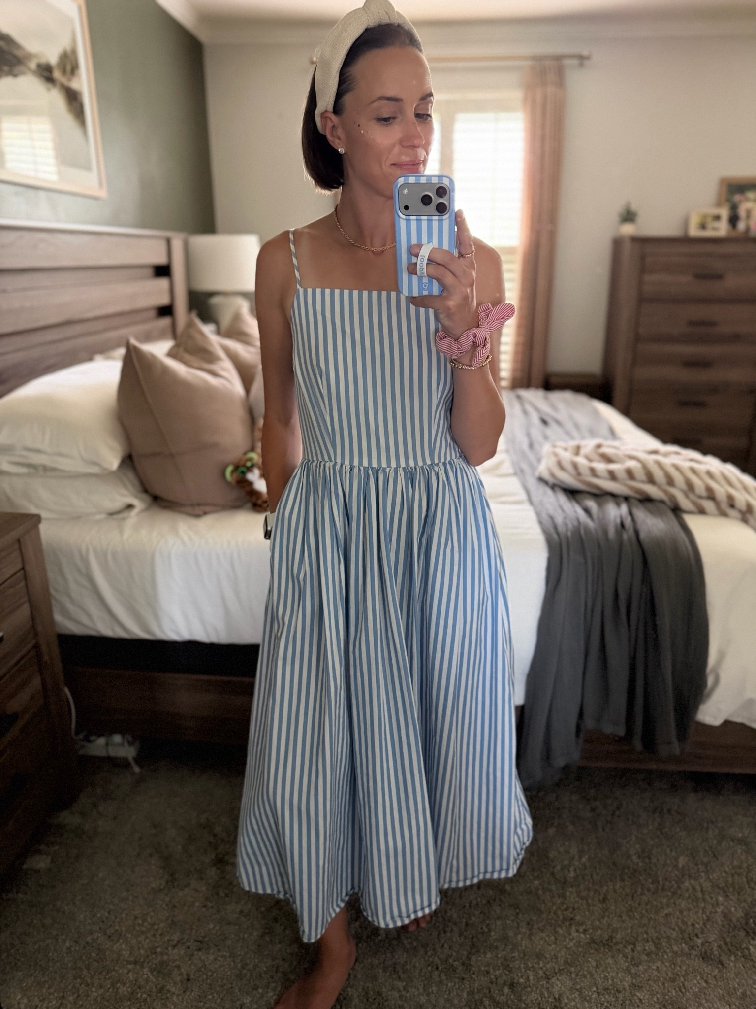 When your dress matches your phone case 💁🏻‍♀️ this dress is a few years old from Walmart and I’m so sad they didn’t even bring it back! Linking a similar option!

#LTKootd