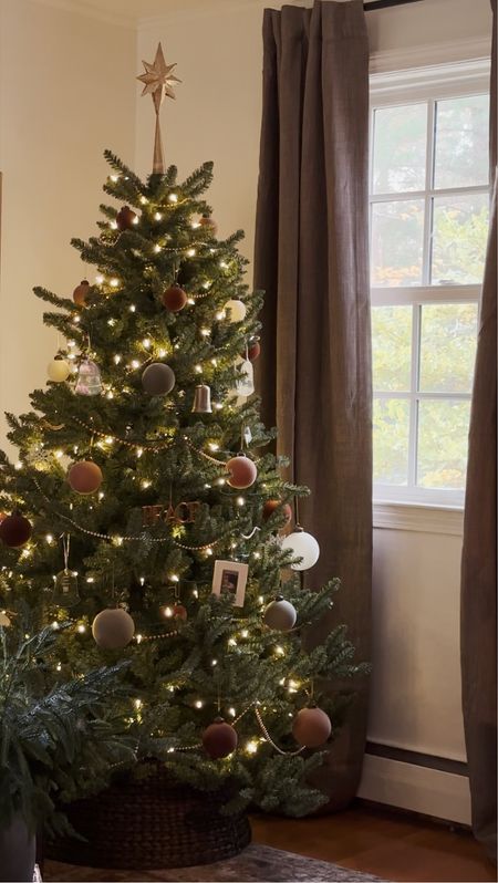 Christmas tree with gold bead garland, Christmas decor

#LTKhome #LTKstyletip #LTKHoliday