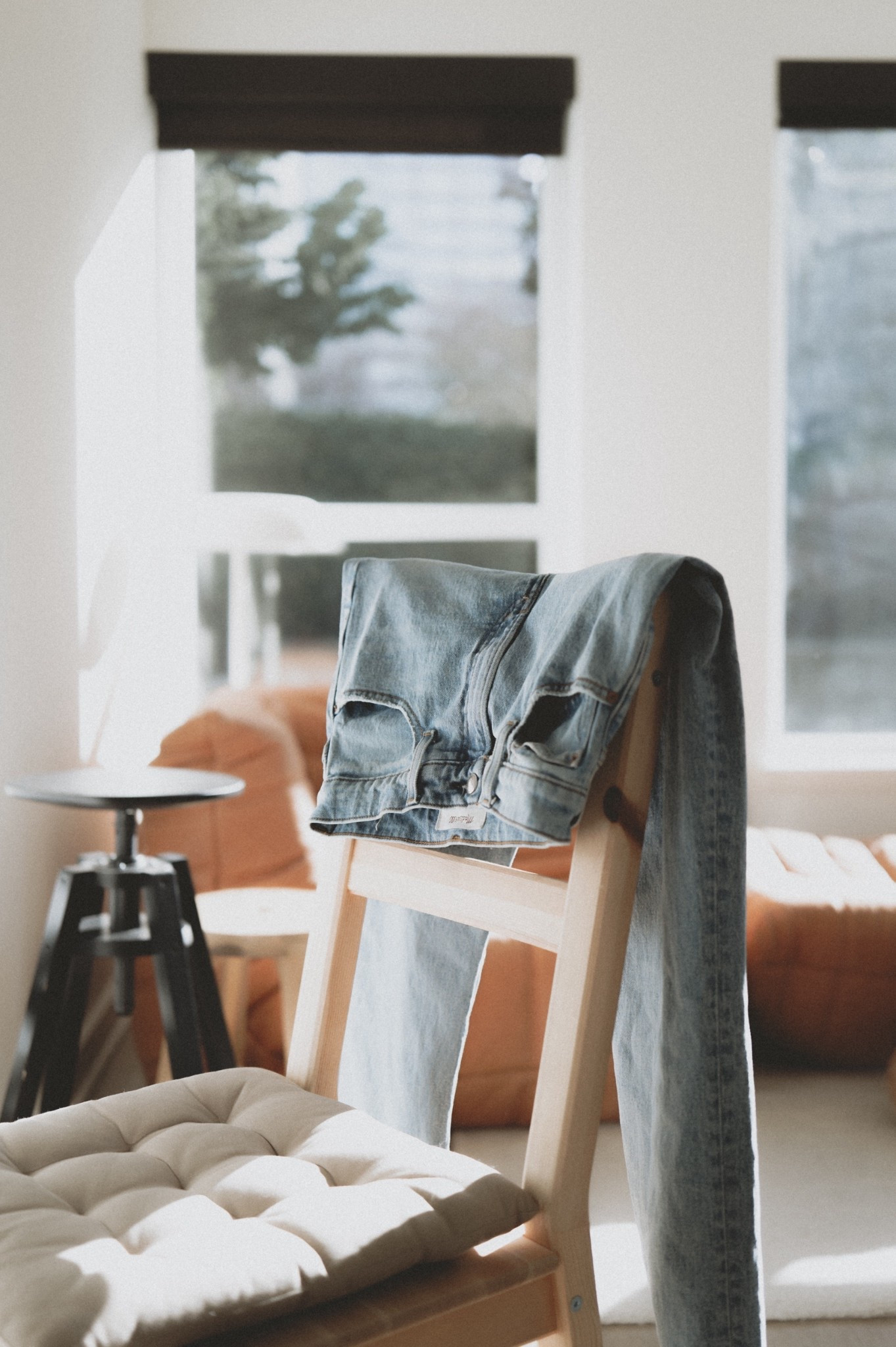 Here I was talking about a cloudy day and then the sun came out. 
Jeans: Madewell The Longline jeans 👖 in raebrook wash 
Psssst! APP EXCLUSIVE: 15% OFF - happening right now! 

#LTKSaleAlert #LTKSeasonal