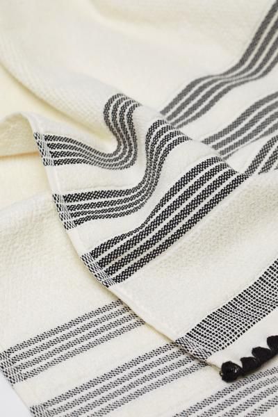 Bath Towel with Crocheted Trim | H&M (US)