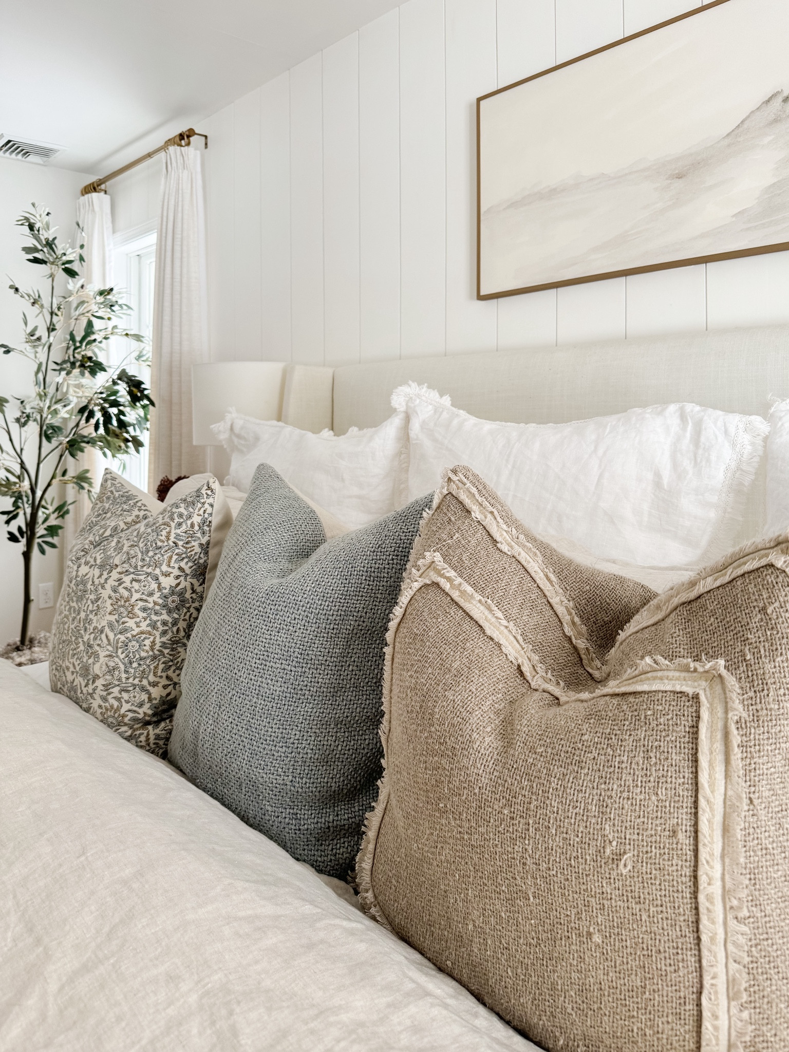 Modern Bedroom Design

Home Home design  Modern home  Home decor  Bedroom design  Bedroom inspo  Bedroom finds  Bed Decor  

Upholstered bed, vintage bench, pottery barn bedding, wall art, nightstand 

#LTKFindsUnder50 #LTKStyleTip #LTKHome