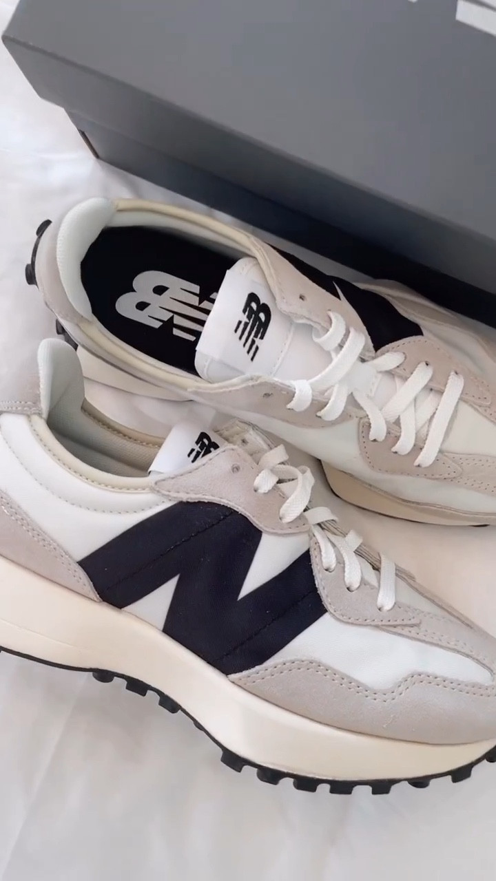 Nordstrom Anniversary Sale, sneakers, new balance sneakers, New Balance 327, New Balance 574, Adidas sneakers, Nike sneakers, neutral sneakers, trendy sneakers


#LTKxNSale #LTKsalealert #LTKFind